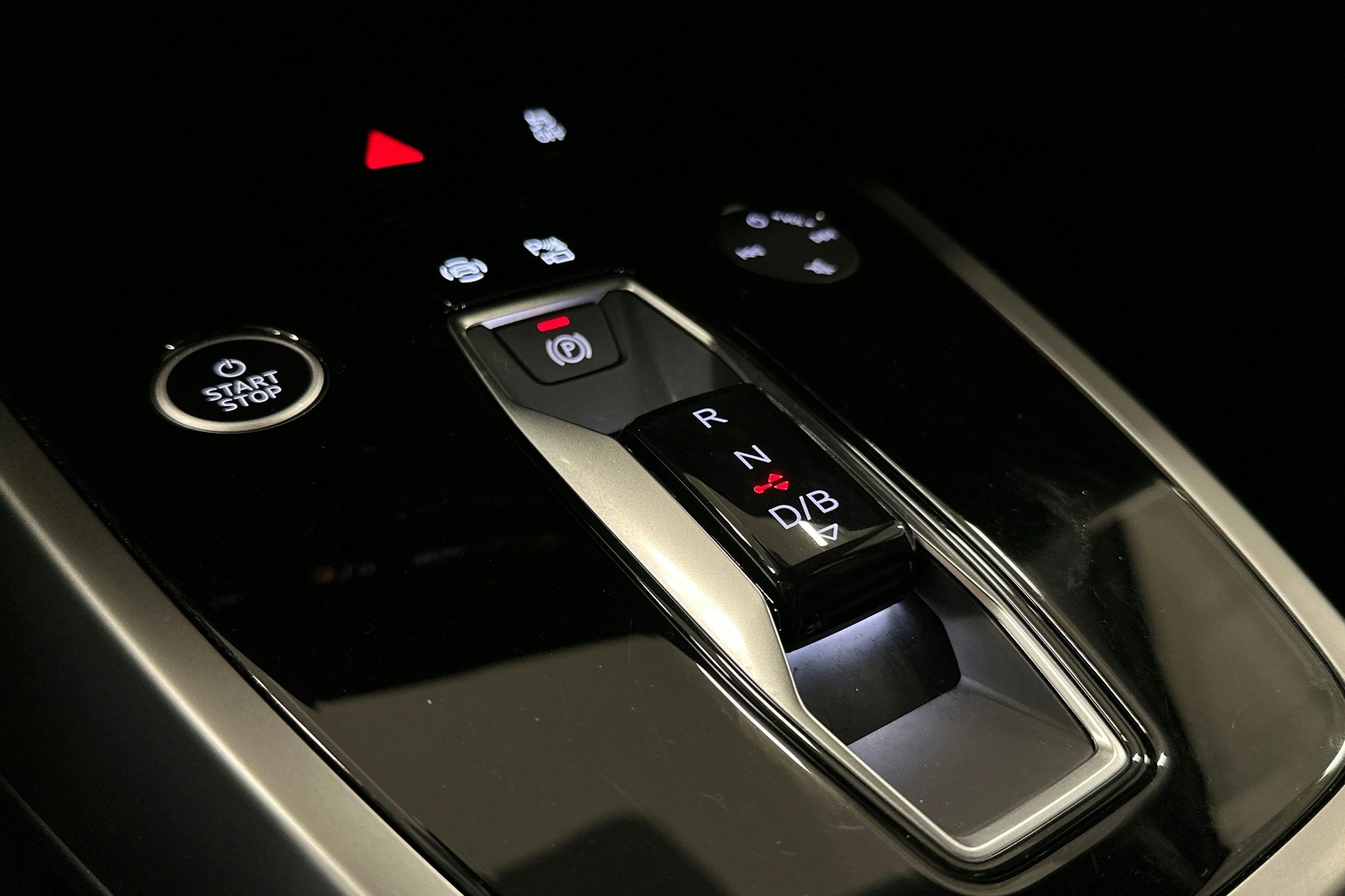 harmaa Audi Q4 e-tron 2023 kuva 30.