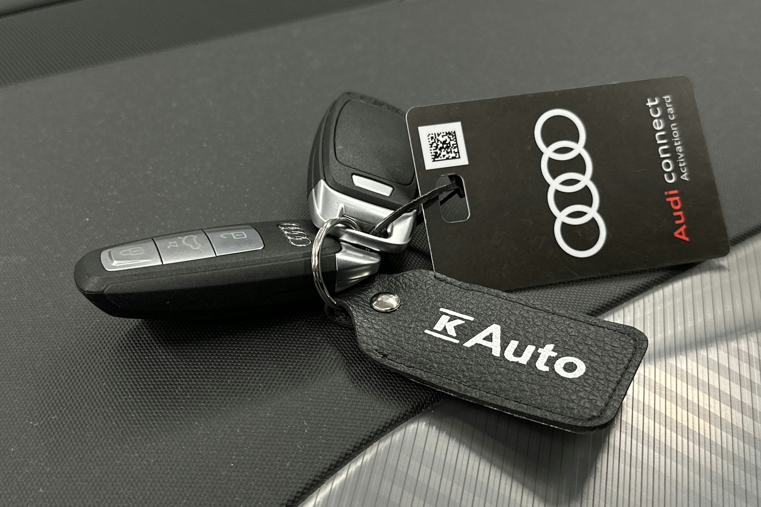 harmaa Audi Q4 e-tron 2023 kuva 32.