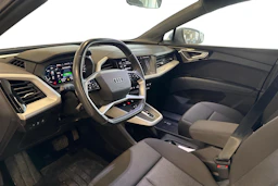harmaa Audi Q4 e-tron 2023 kuva 3.