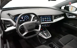 musta Audi Q4 e-tron 2024 kuva 3.