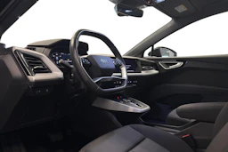 musta Audi Q4 e-tron 2024 kuva 3.