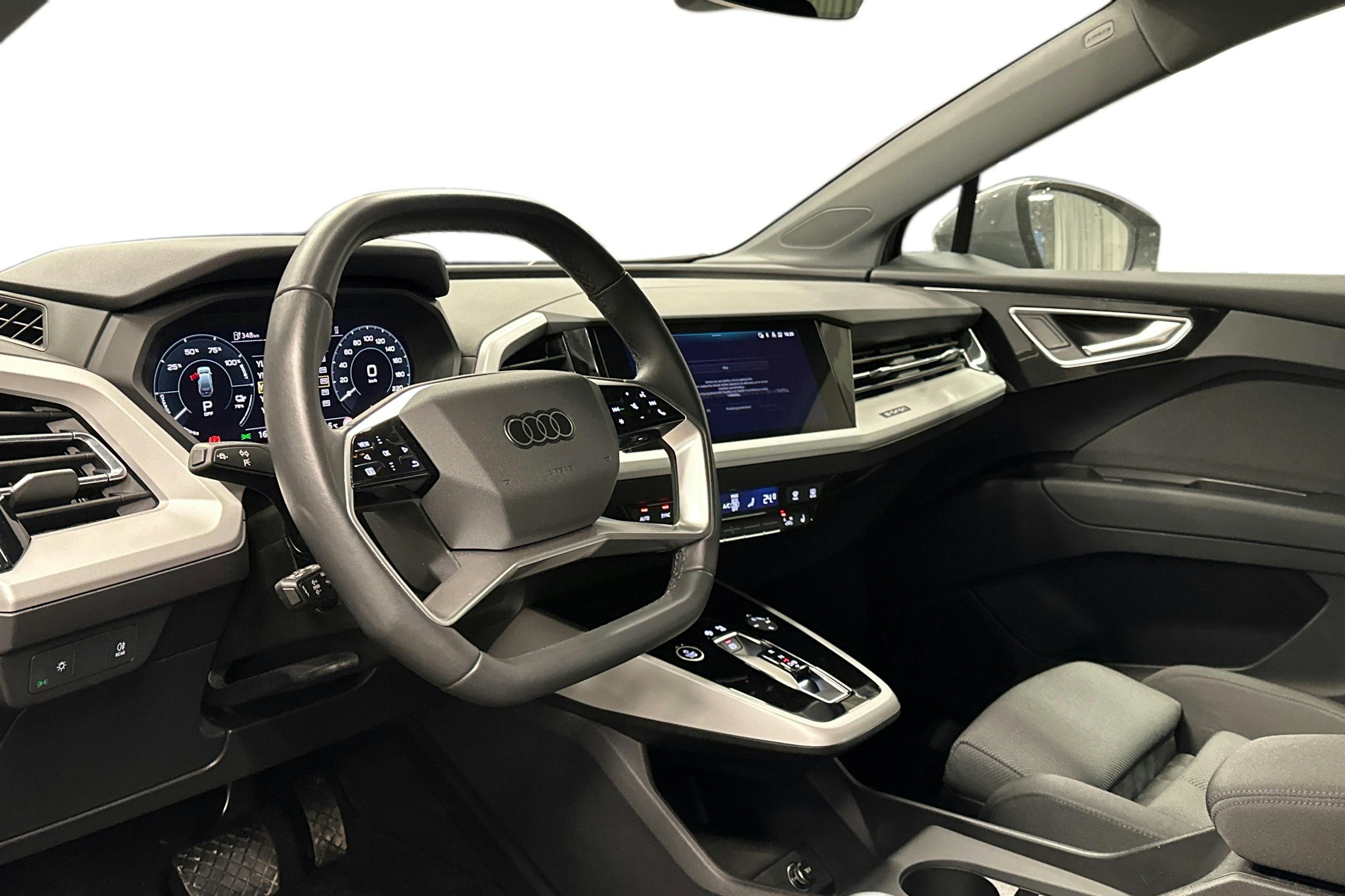 harmaa Audi Q4 e-tron 2024 kuva 3.