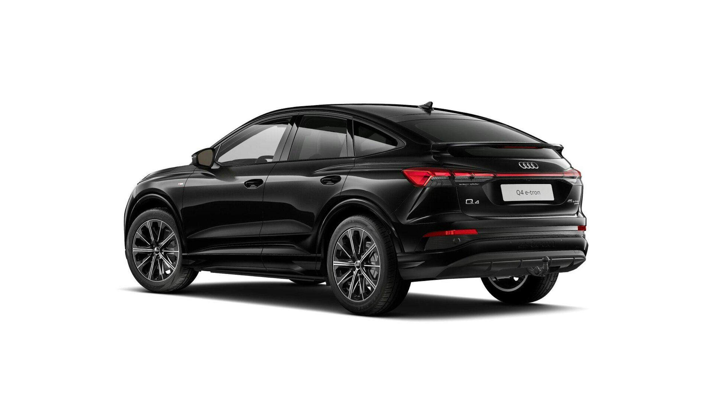 musta Audi Q4 e-tron 2024 kuva 5.