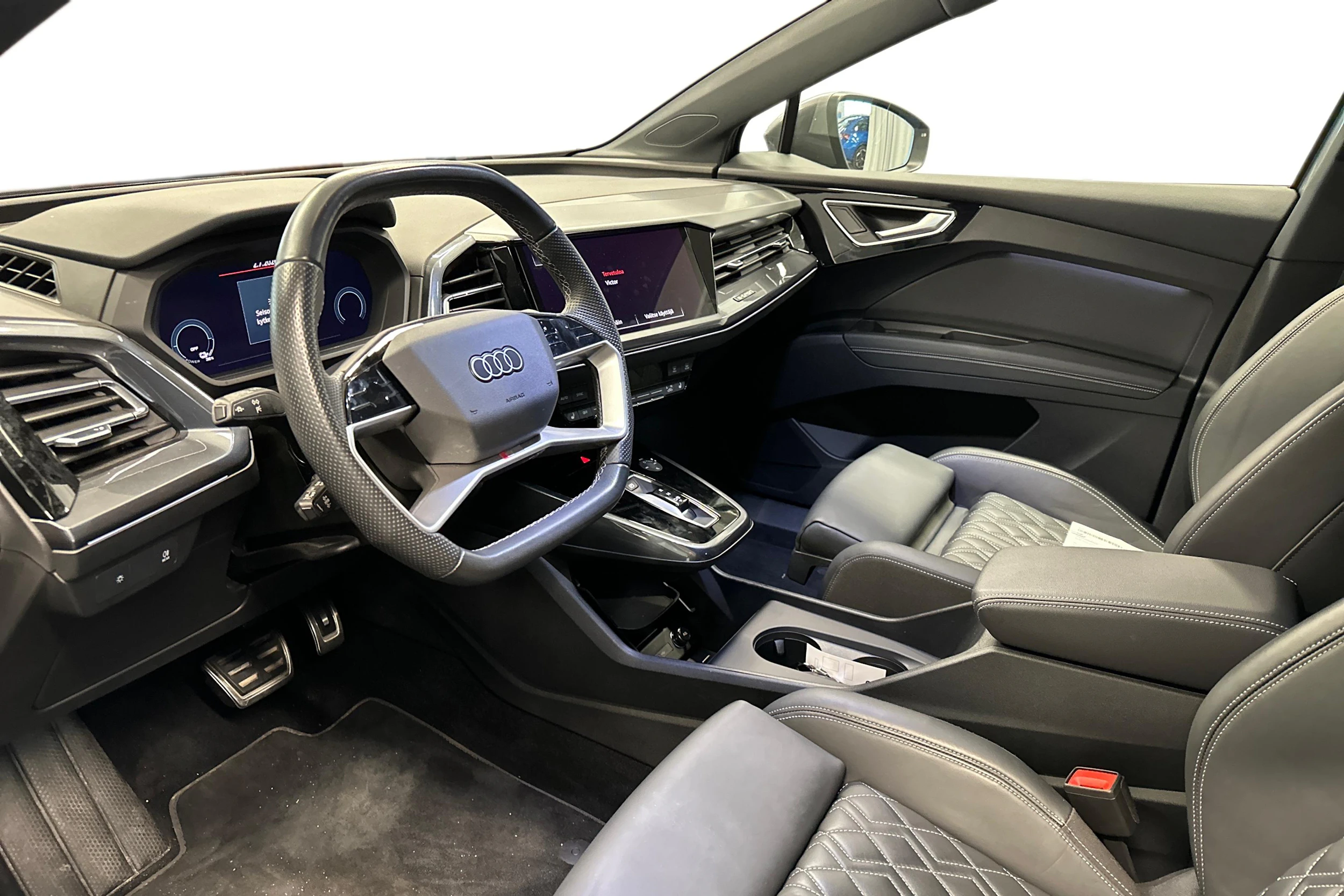 harmaa Audi Q4 e-tron 2024 kuva 3.