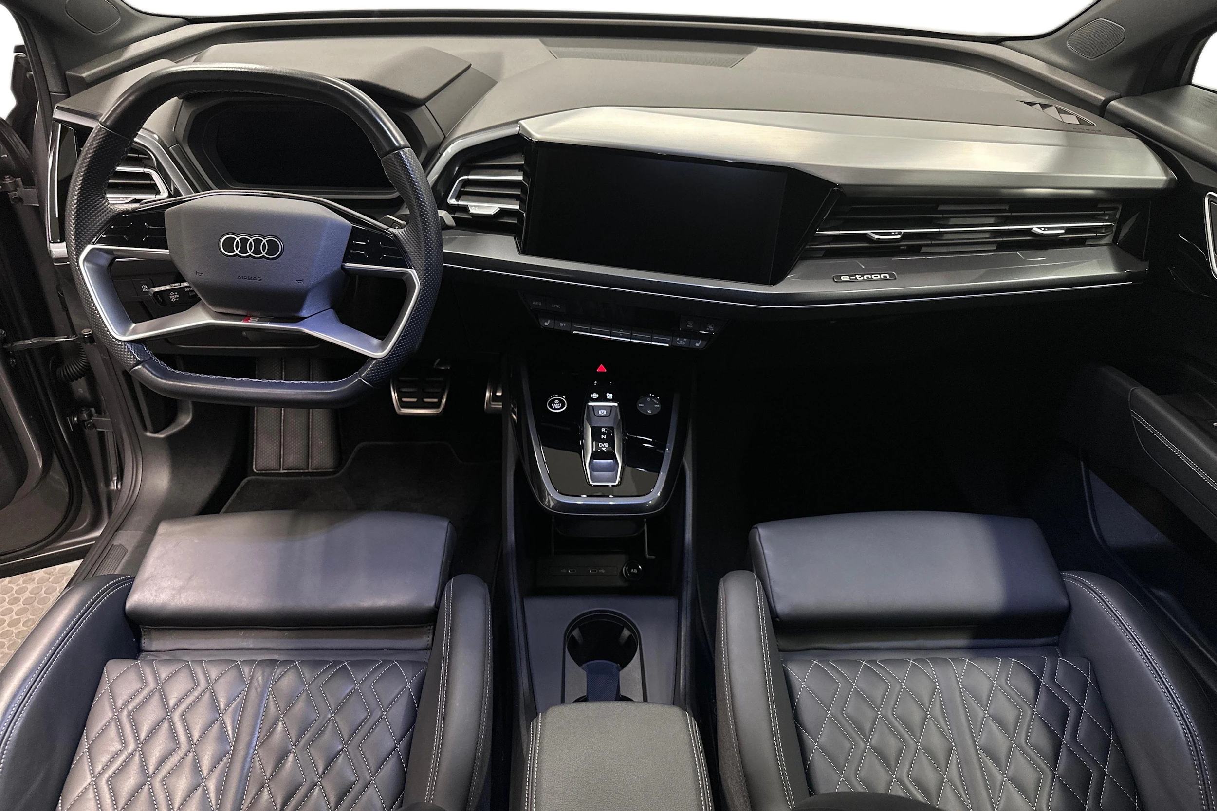 harmaa Audi Q4 e-tron 2024 kuva 7.