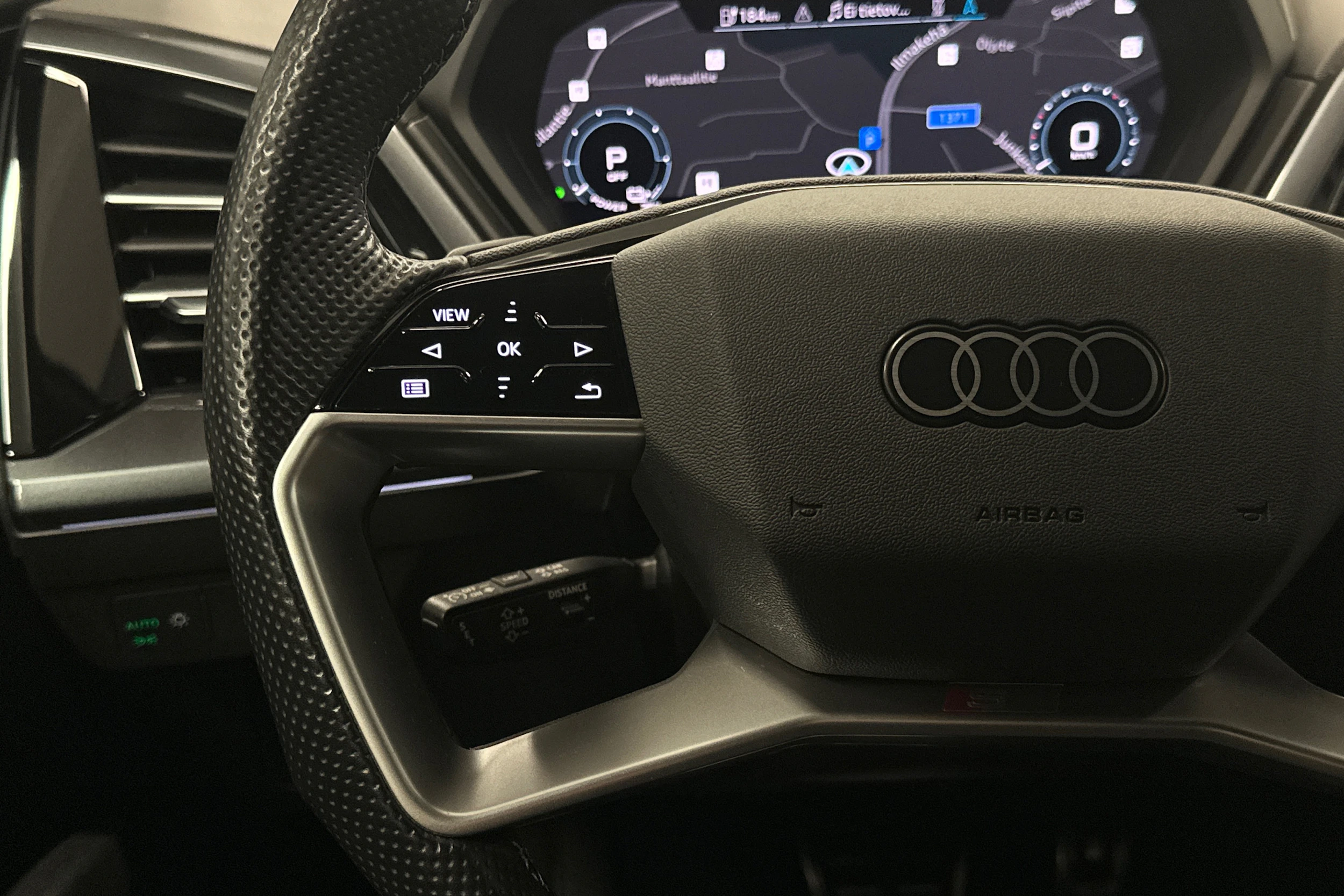 harmaa Audi Q4 e-tron 2024 kuva 11.