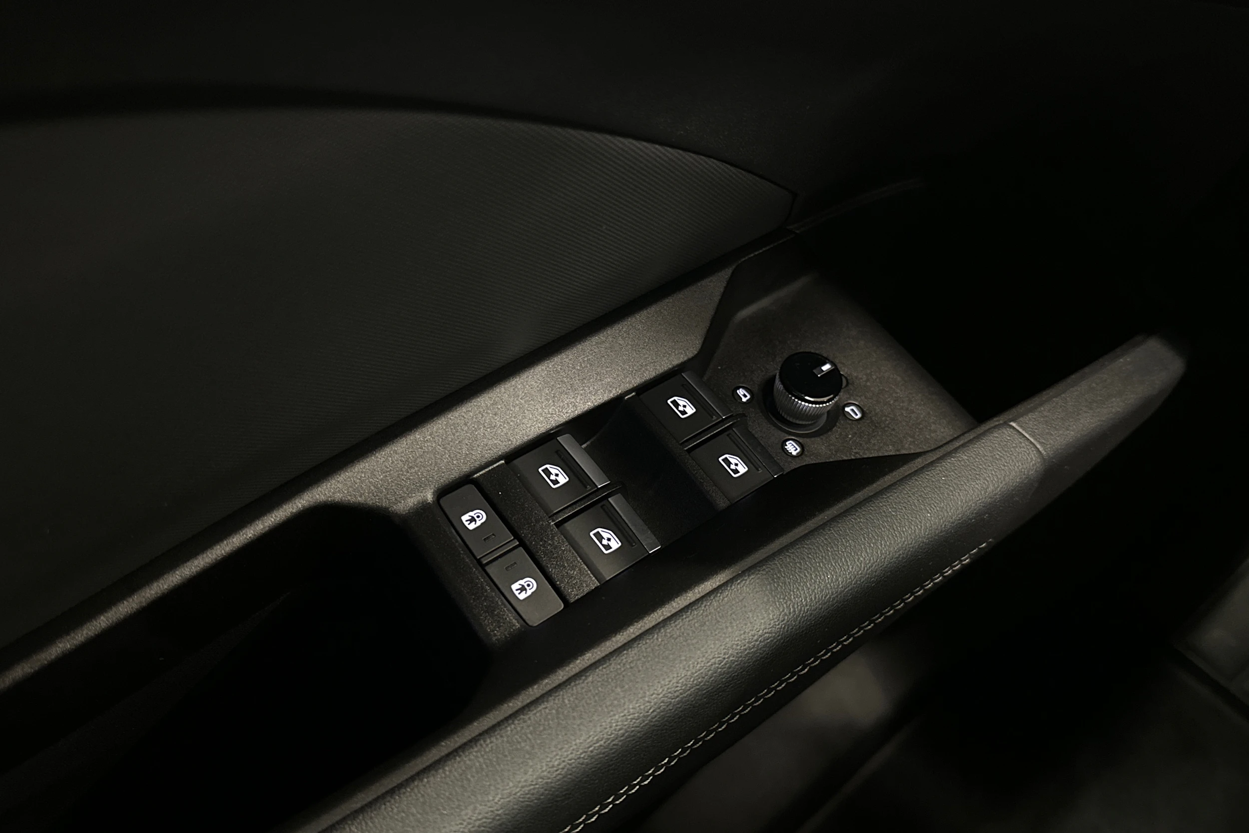 harmaa Audi Q4 e-tron 2024 kuva 15.