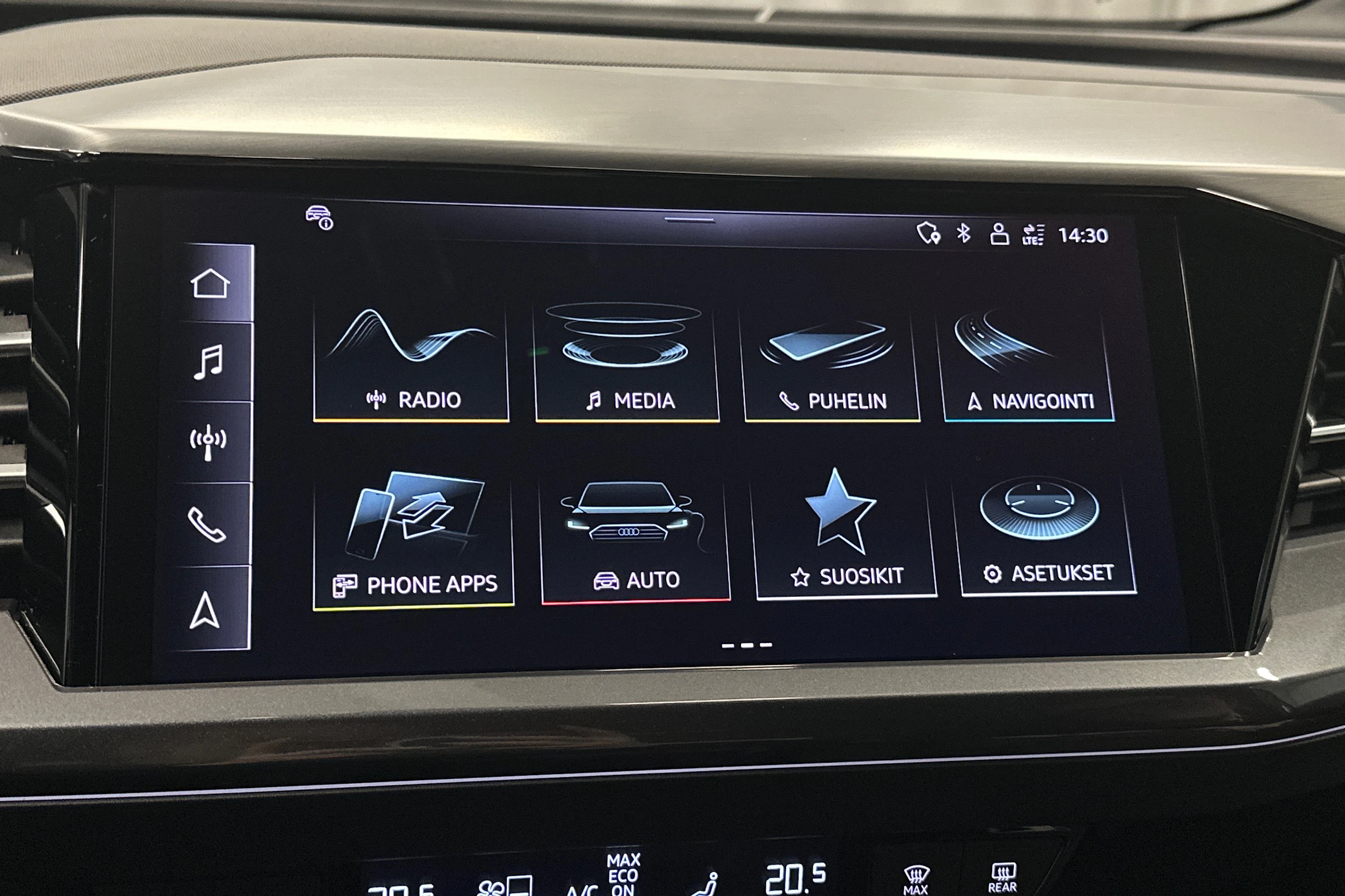 harmaa Audi Q4 e-tron 2024 kuva 17.