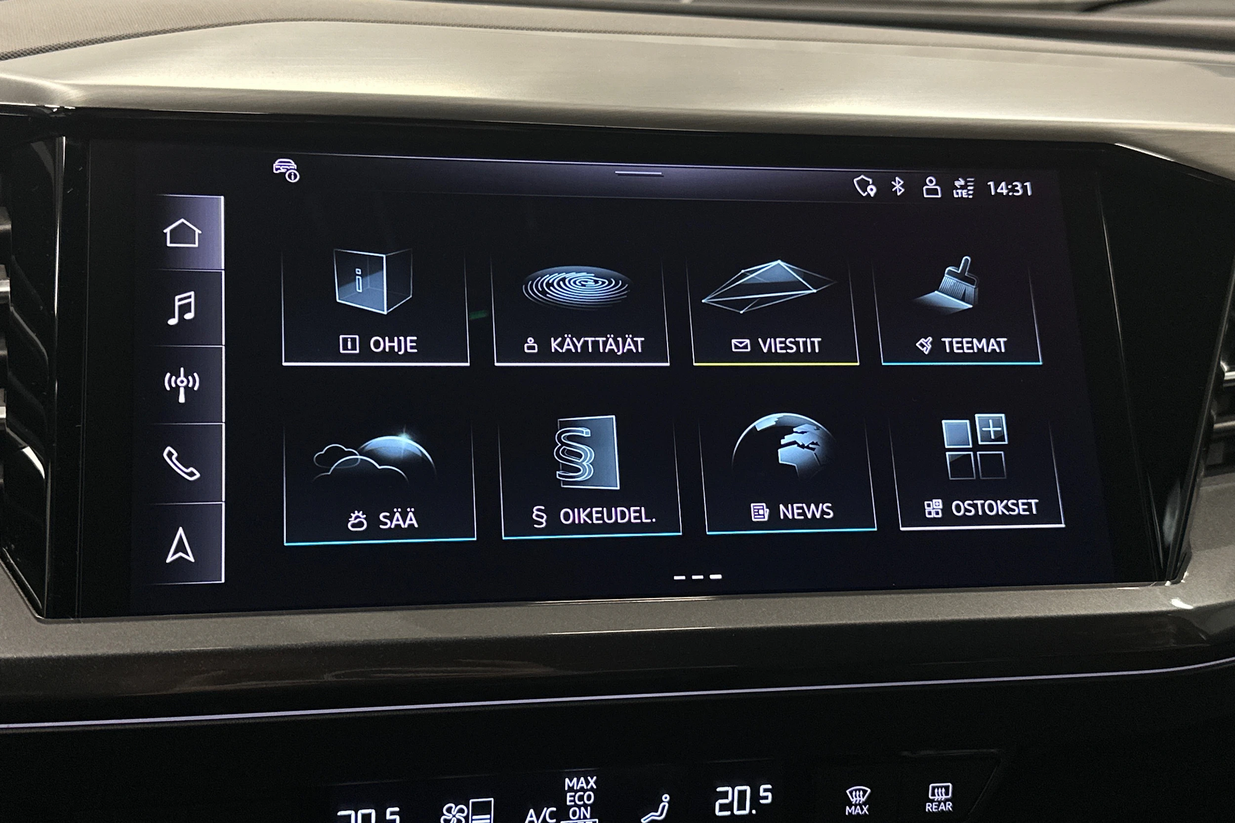 harmaa Audi Q4 e-tron 2024 kuva 18.
