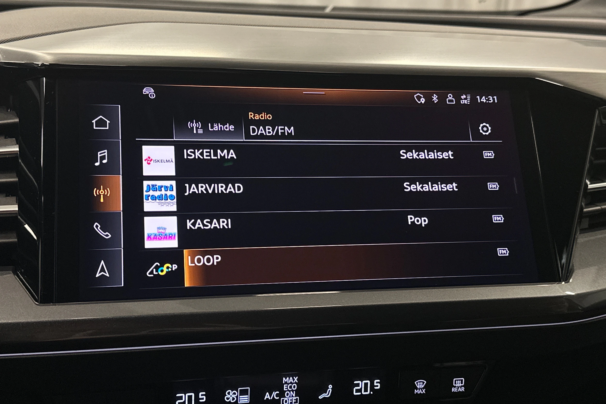 harmaa Audi Q4 e-tron 2024 kuva 19.