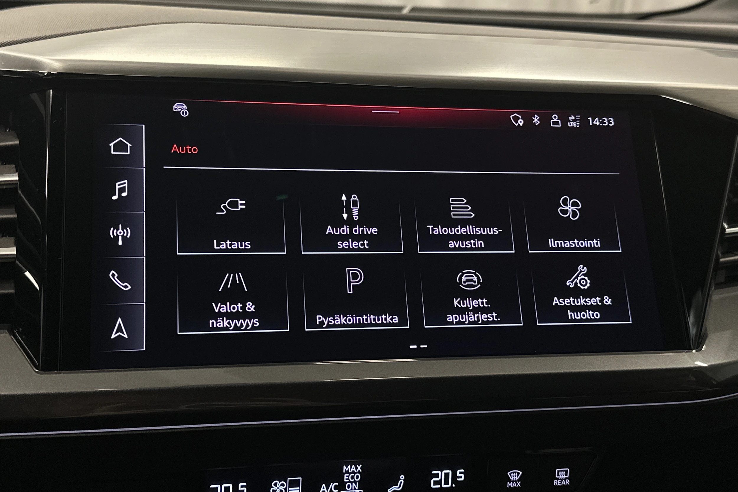 harmaa Audi Q4 e-tron 2024 kuva 24.