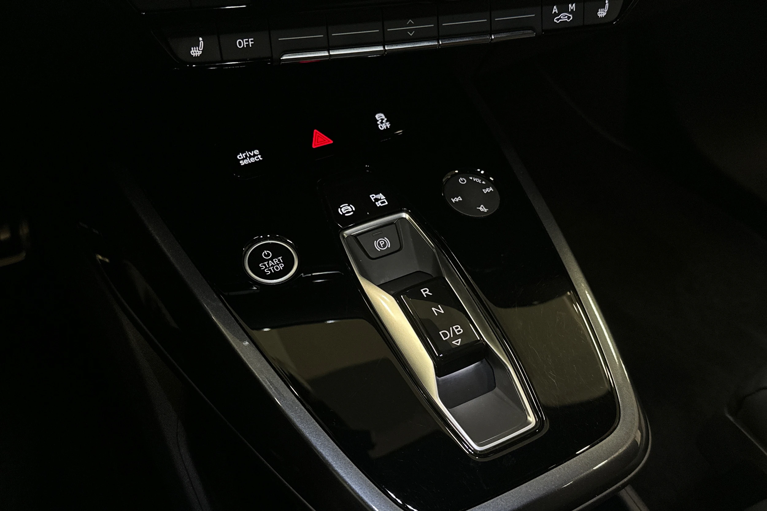harmaa Audi Q4 e-tron 2024 kuva 37.