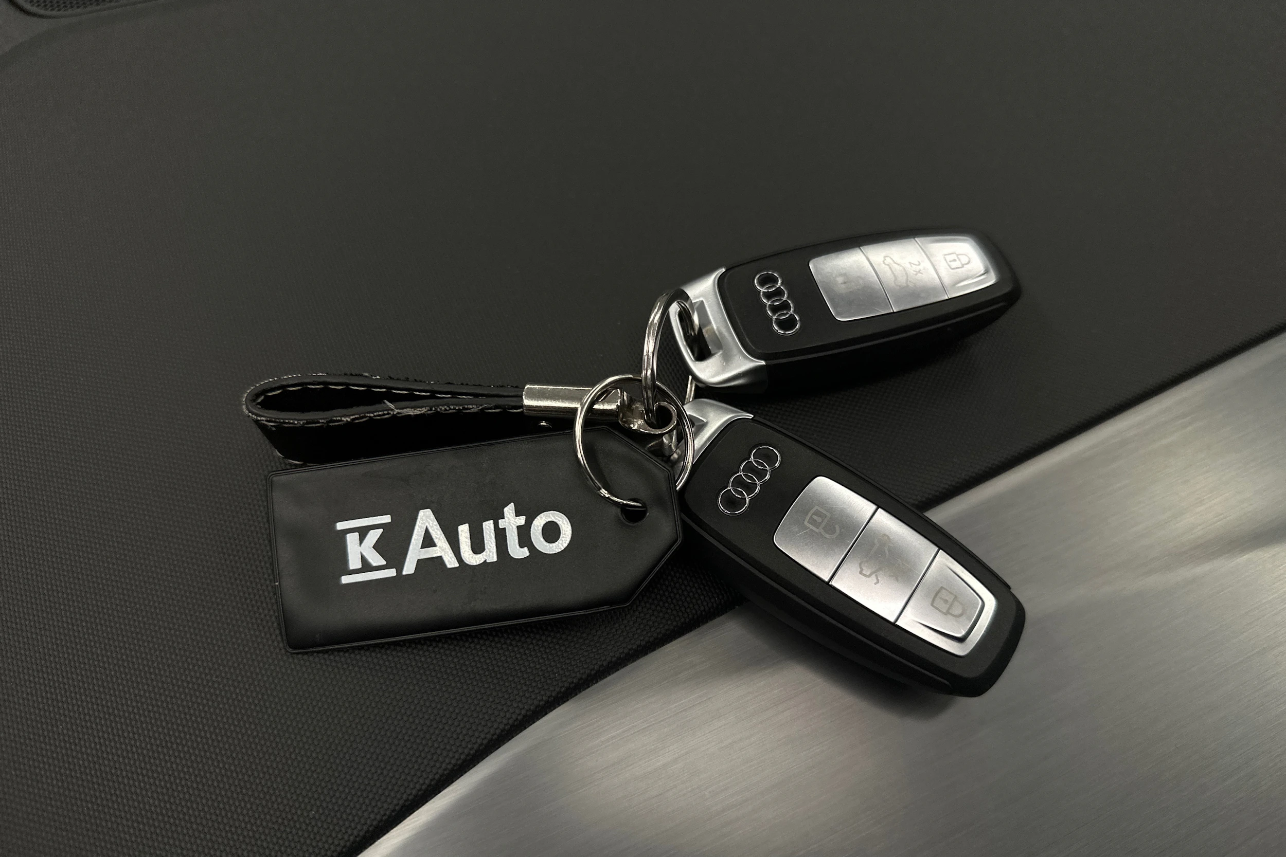 harmaa Audi Q4 e-tron 2024 kuva 41.