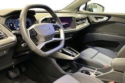 sininen Audi Q4 e-tron 2024 kuva 3.