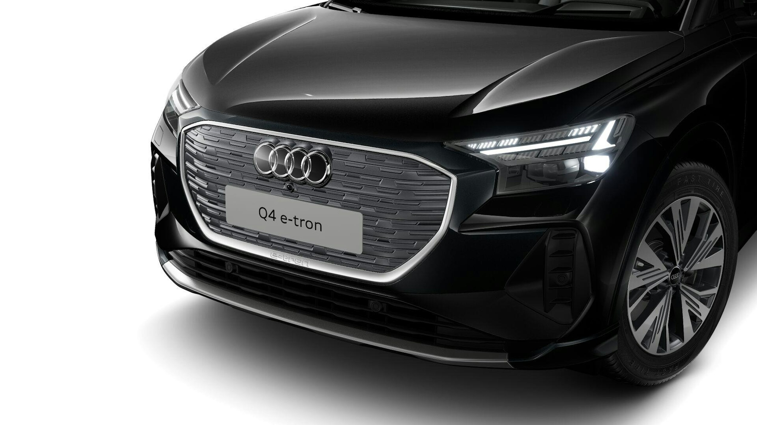 musta Audi Q4 e-tron 2024 kuva 6.