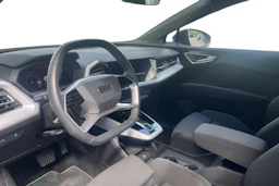 musta Audi Q4 e-tron 2024 kuva 3.