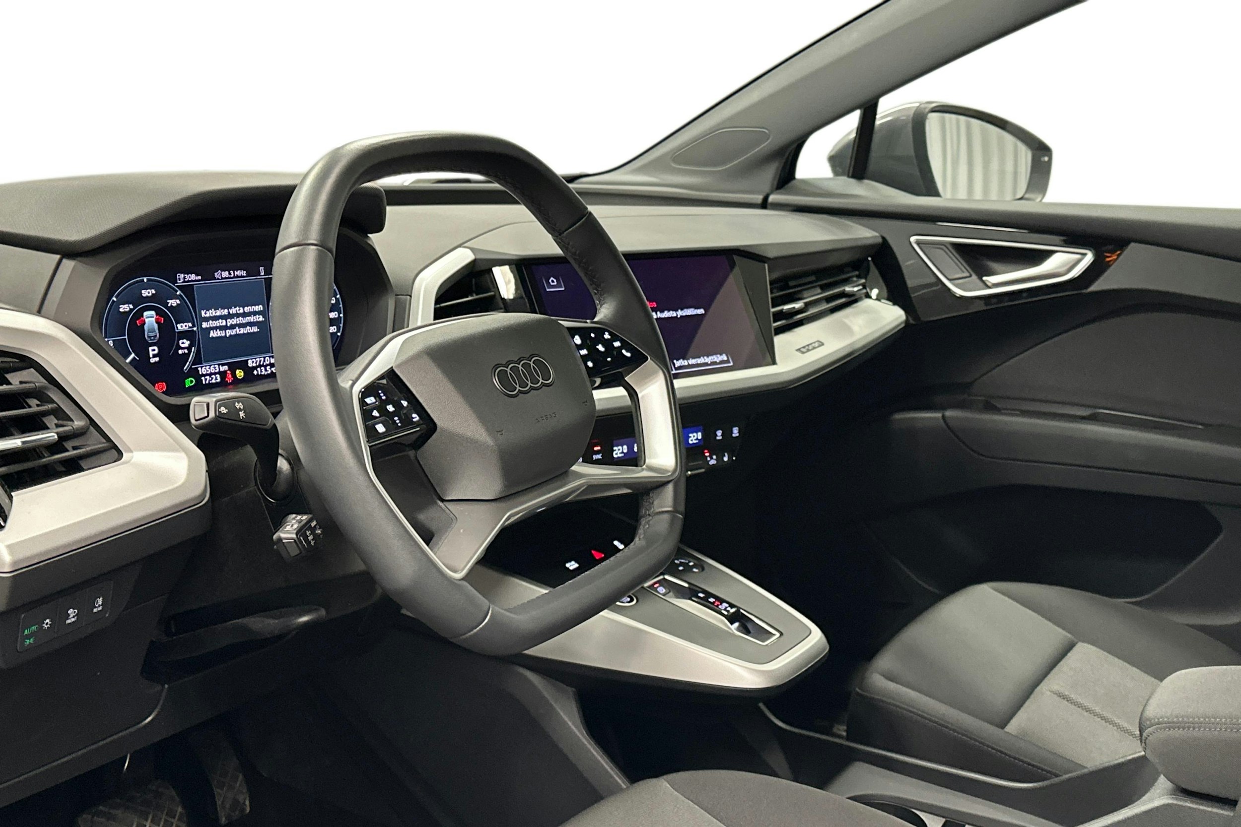 harmaa Audi Q4 e-tron 2024 kuva 6.