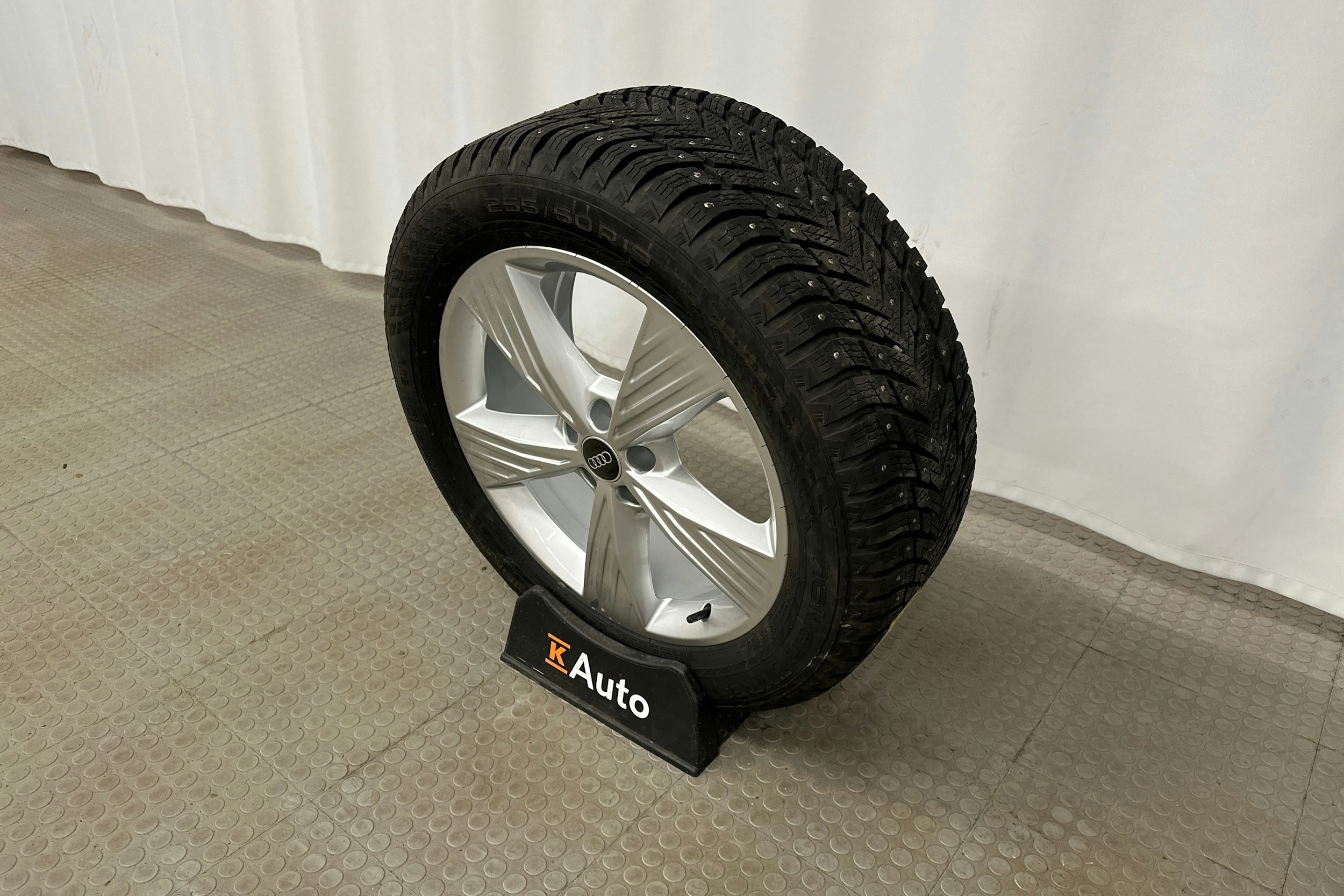 harmaa Audi Q4 e-tron 2024 kuva 10.
