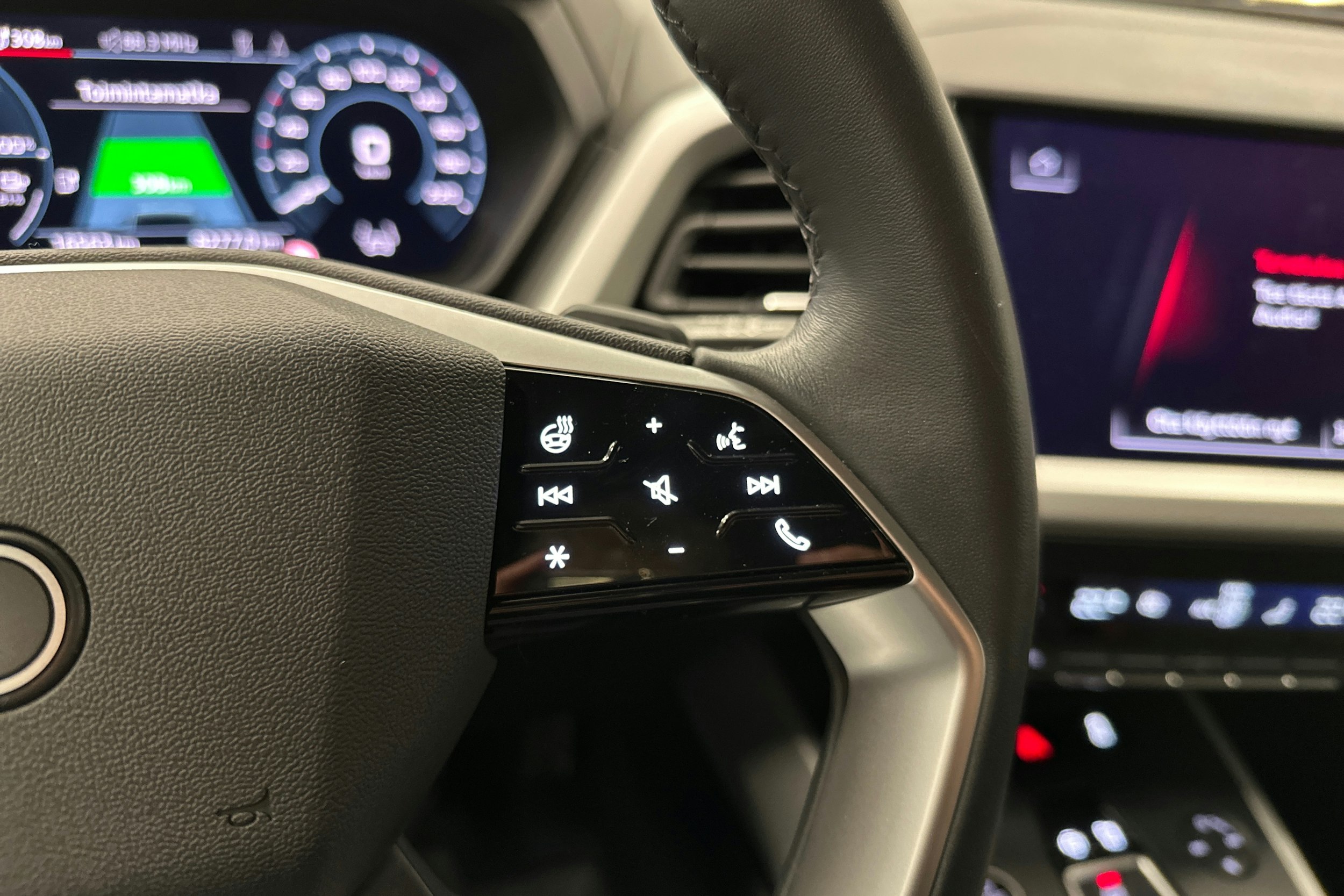 harmaa Audi Q4 e-tron 2024 kuva 12.