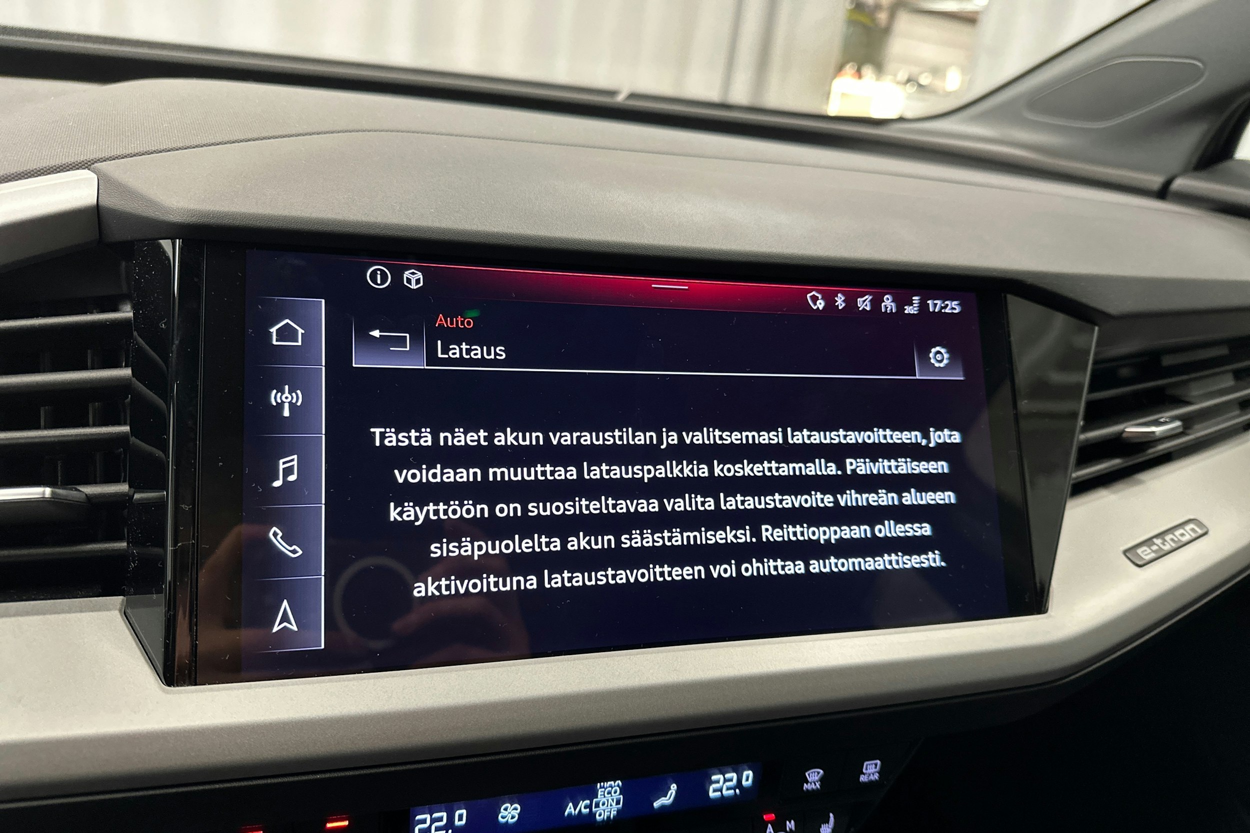 harmaa Audi Q4 e-tron 2024 kuva 18.