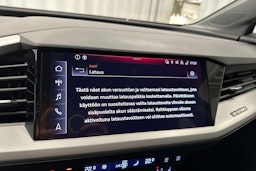 harmaa Audi Q4 e-tron 2024 kuva 18.