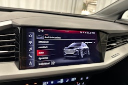 harmaa Audi Q4 e-tron 2024 kuva 19.