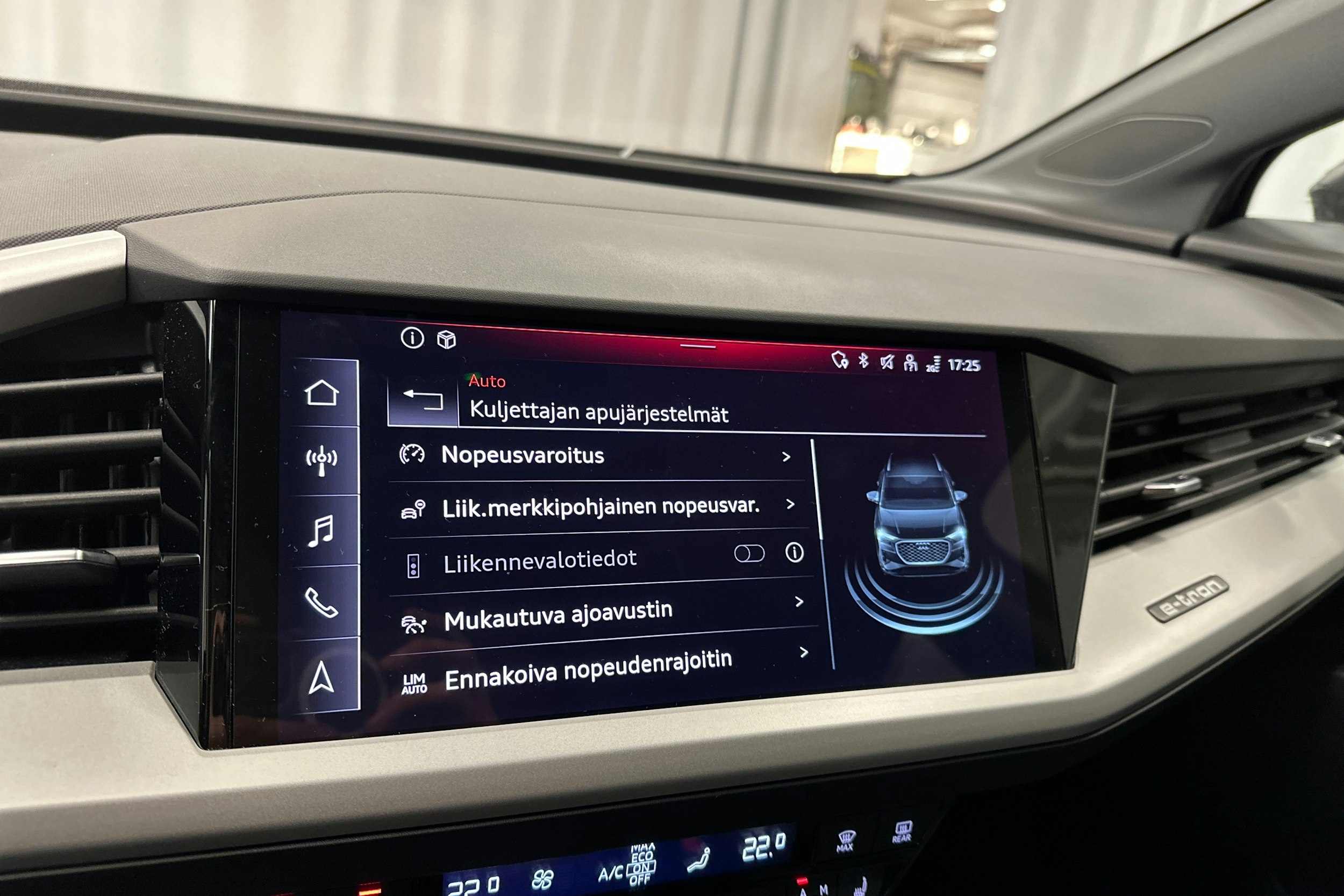 harmaa Audi Q4 e-tron 2024 kuva 20.