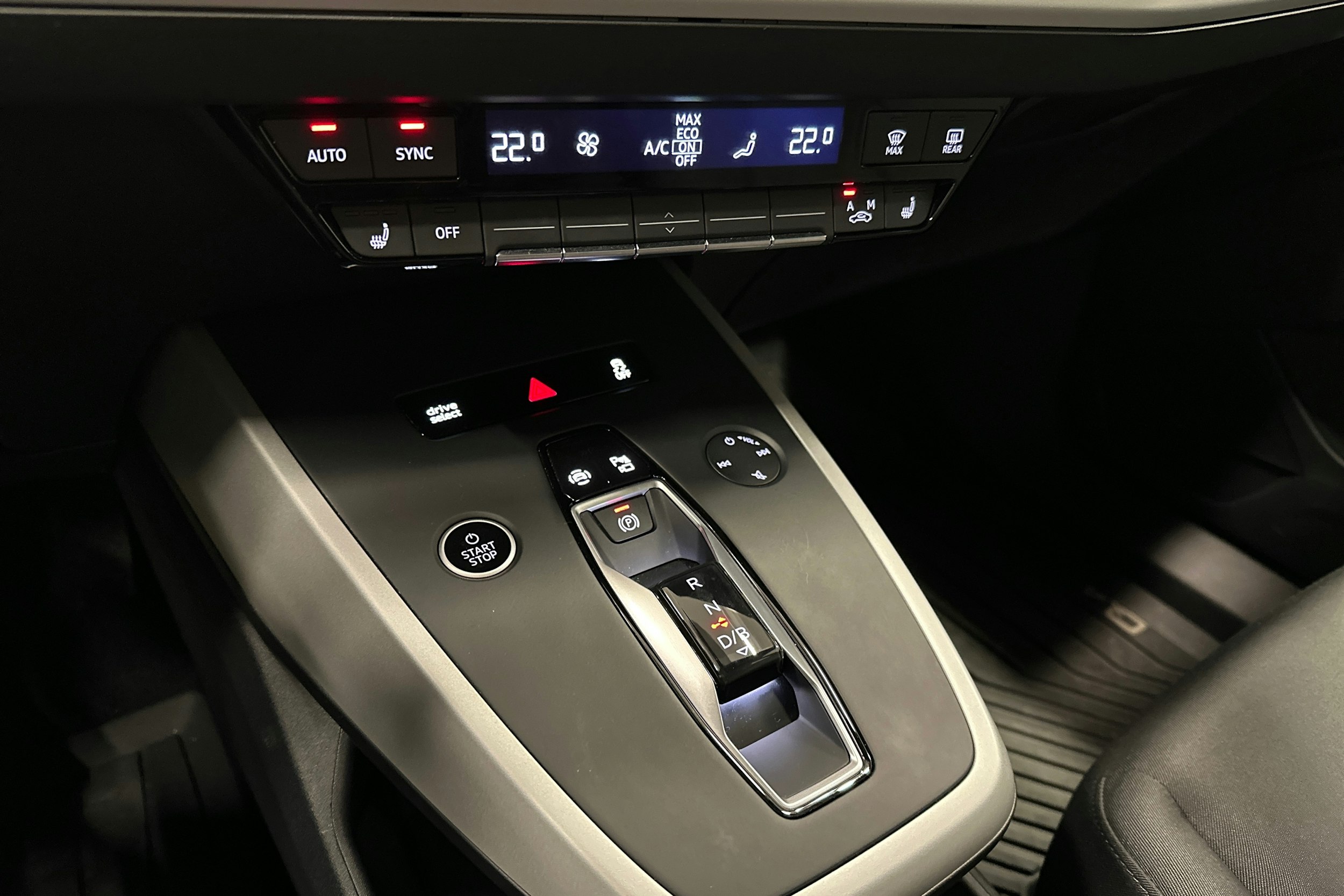 harmaa Audi Q4 e-tron 2024 kuva 22.