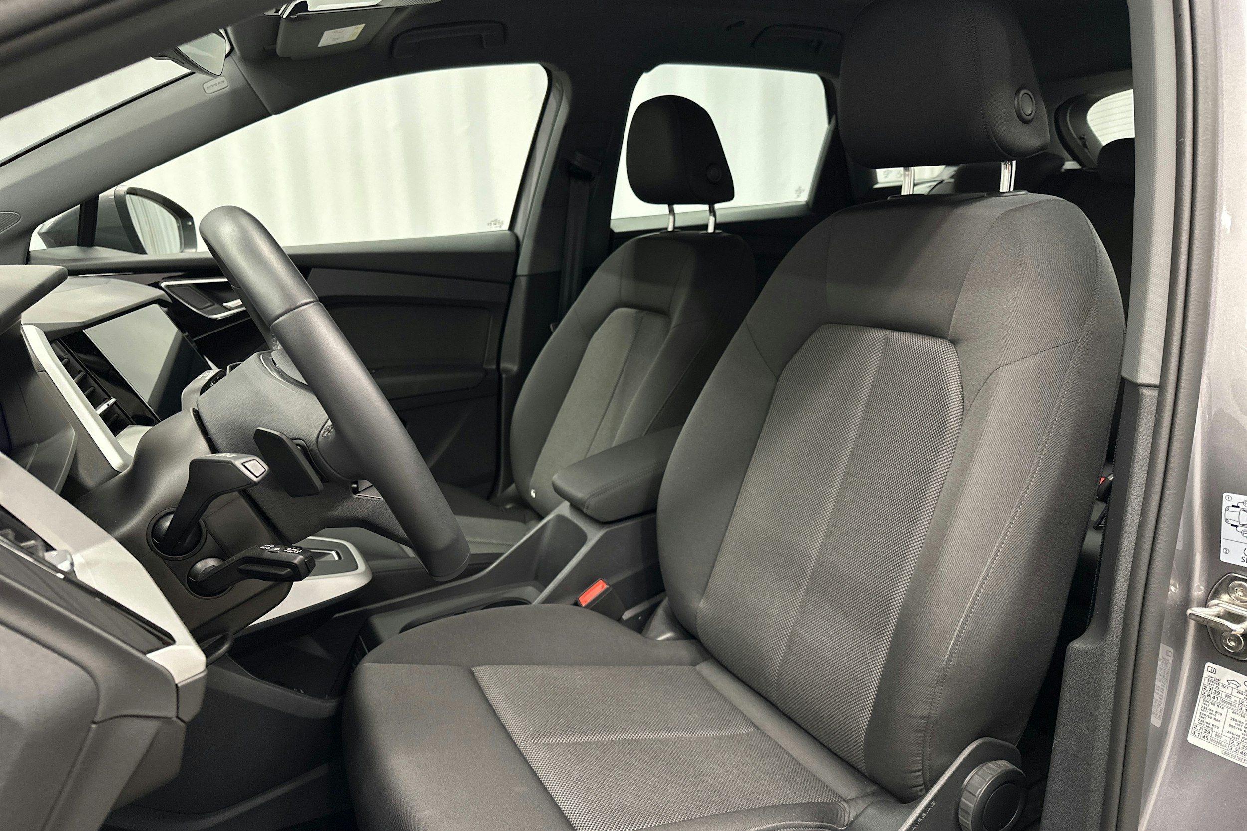 harmaa Audi Q4 e-tron 2024 kuva 24.