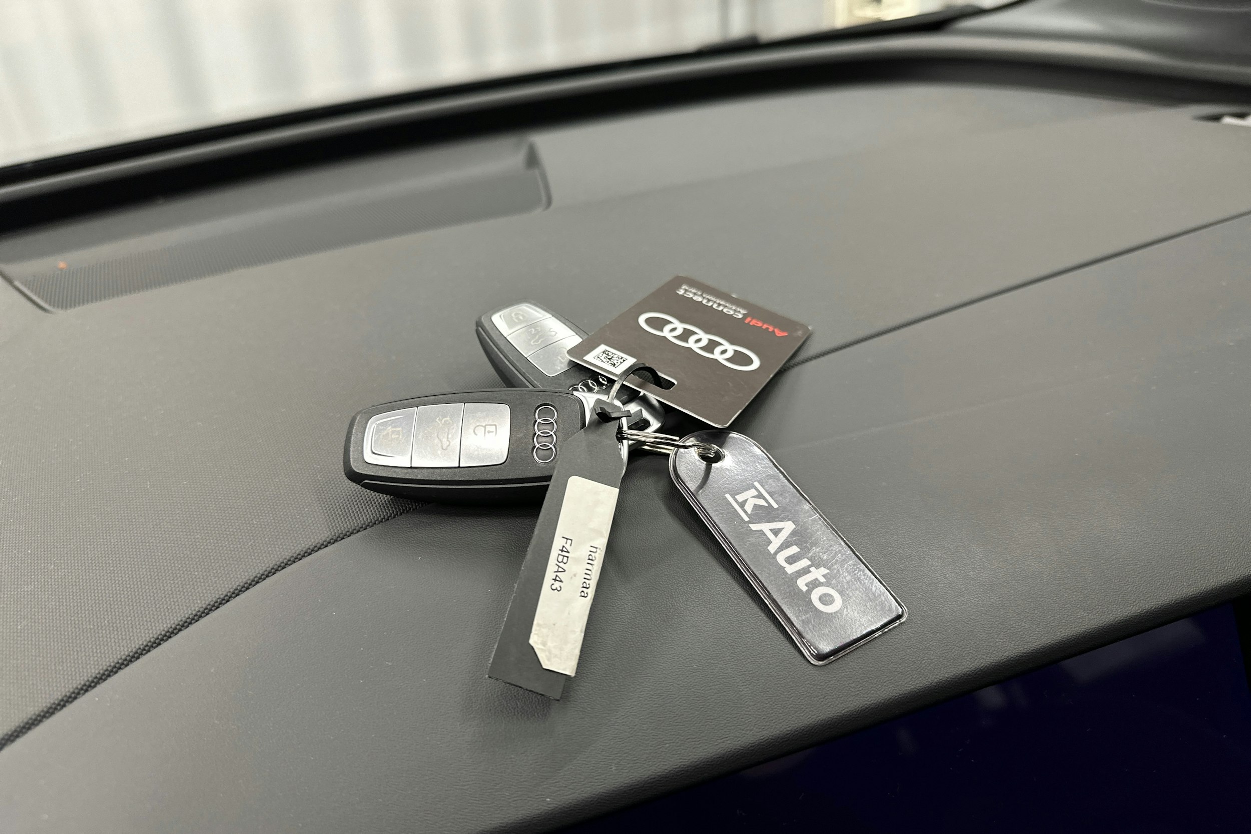 harmaa Audi Q4 e-tron 2024 kuva 27.