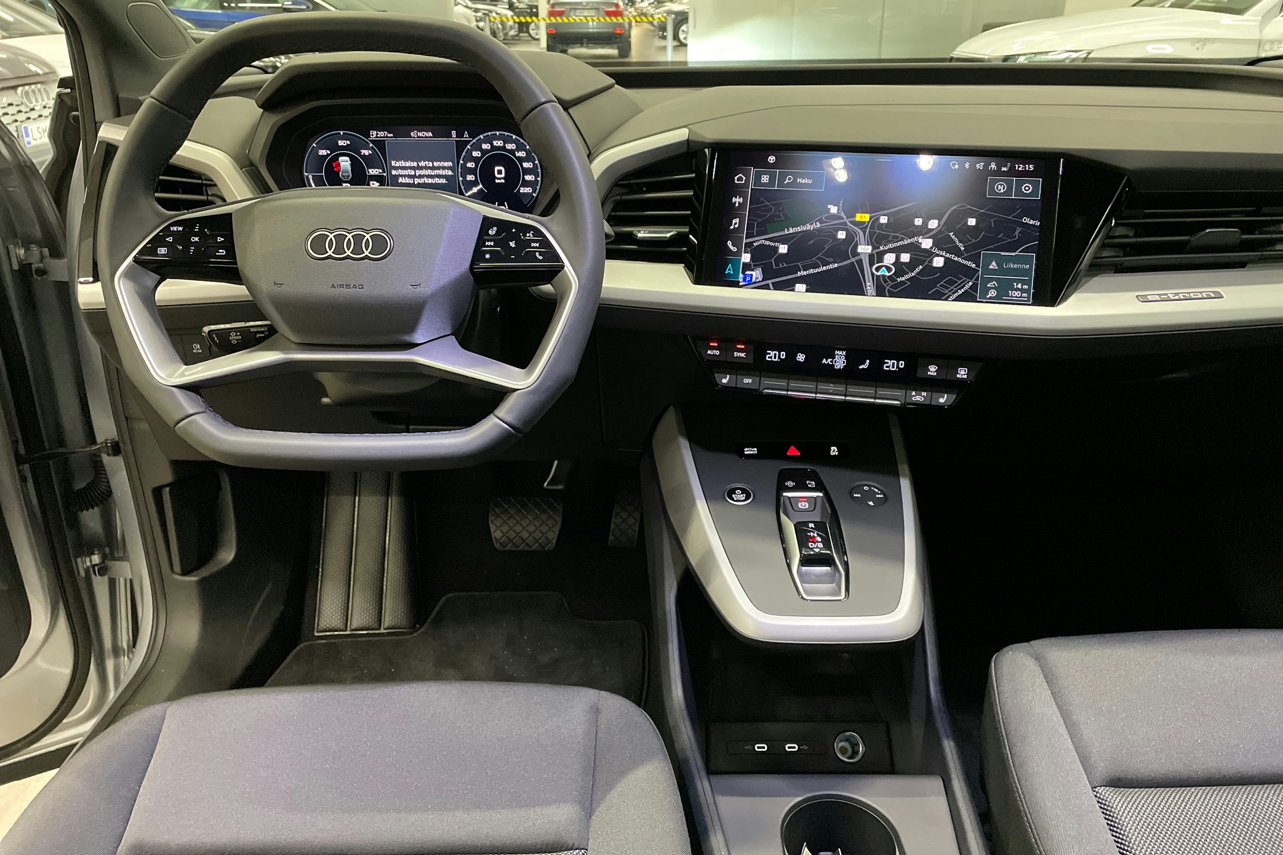 met. harmaa Audi Q4 e-tron 2024 kuva 7.