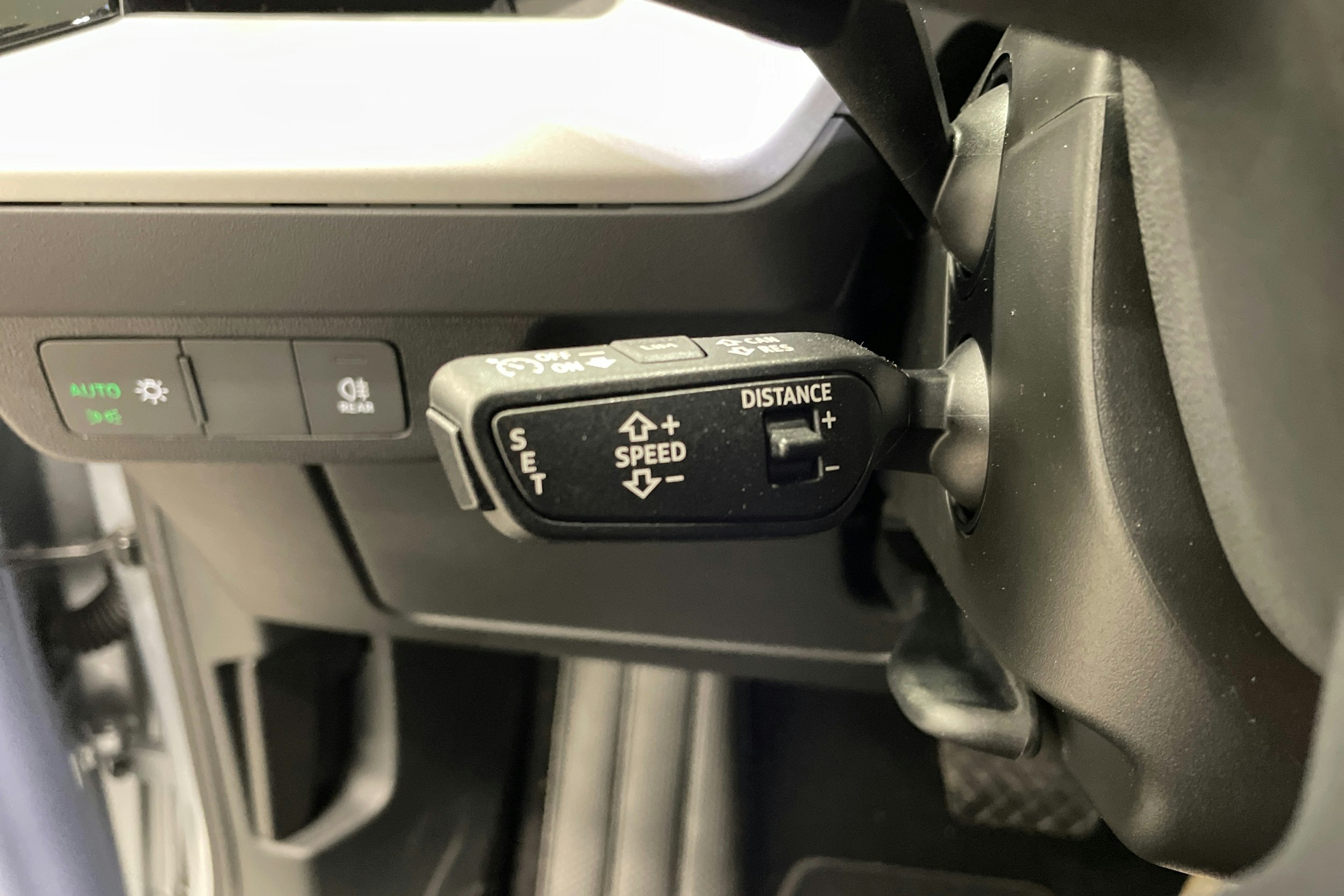 met. harmaa Audi Q4 e-tron 2024 kuva 11.