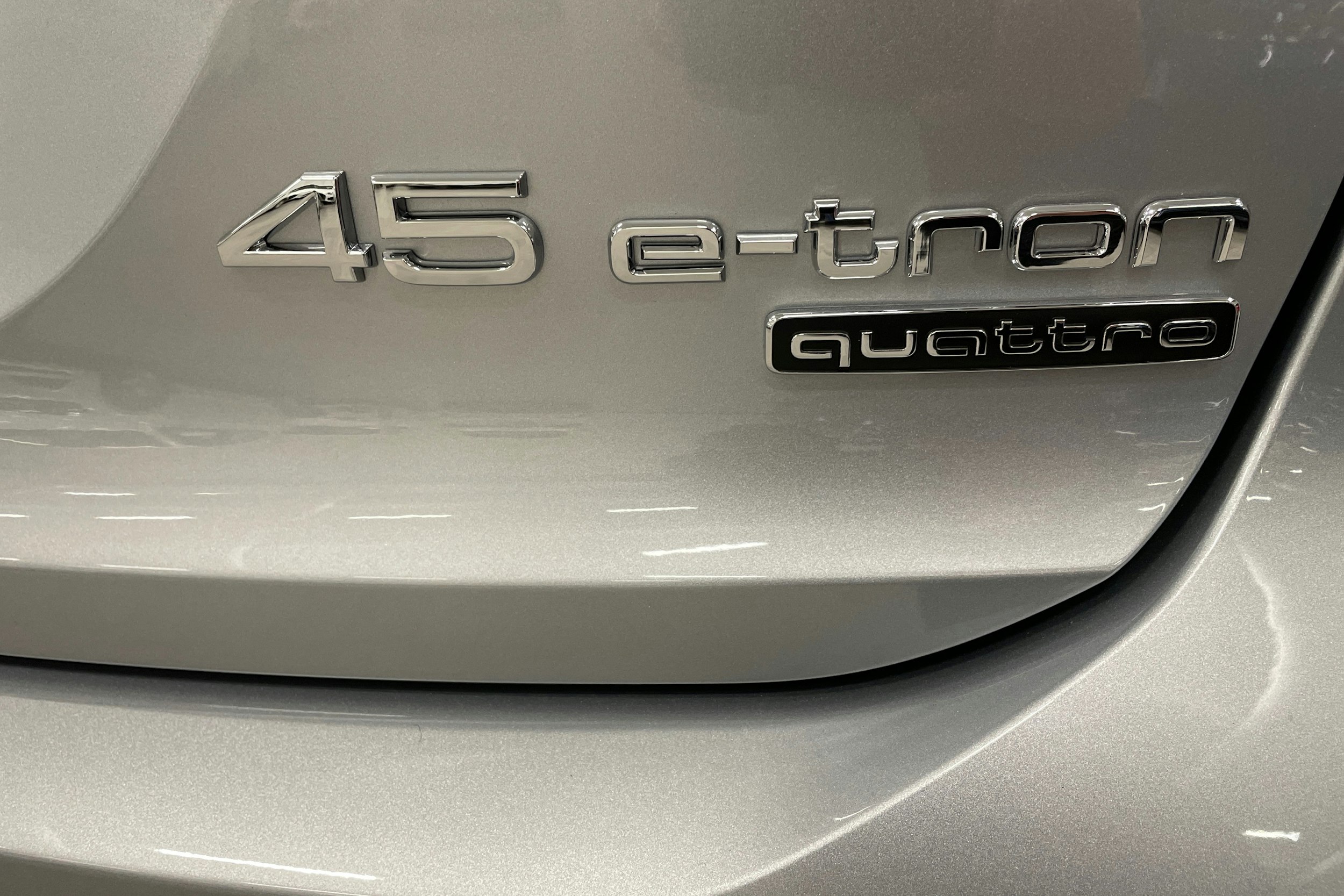 met. harmaa Audi Q4 e-tron 2024 kuva 15.