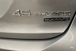 met. harmaa Audi Q4 e-tron 2024 kuva 15.