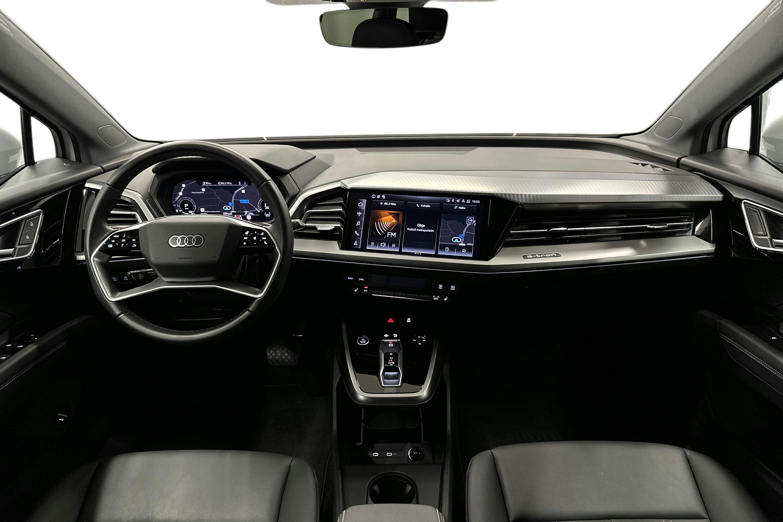 valkoinen Audi Q4 e-tron 2024 kuva 9.