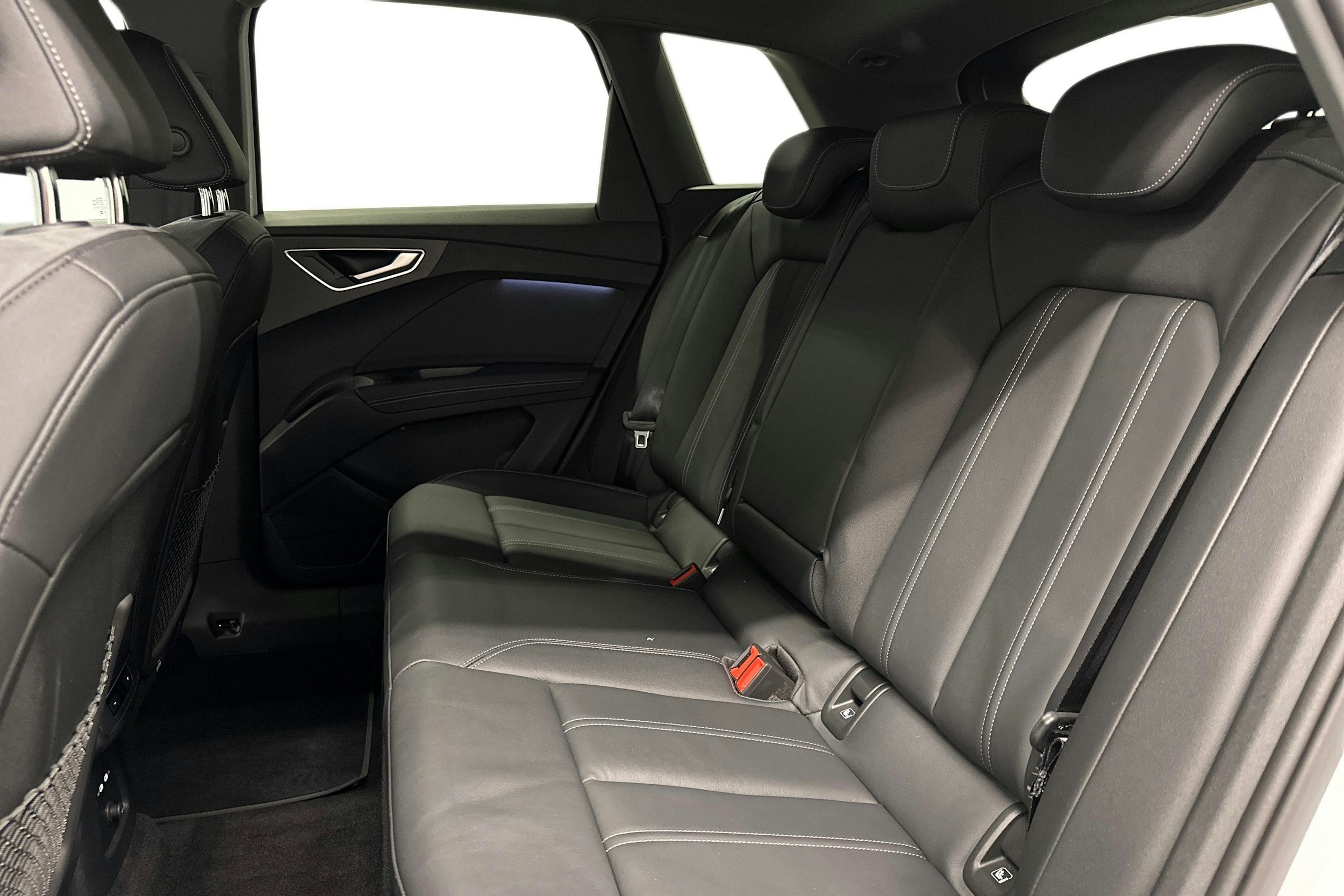 valkoinen Audi Q4 e-tron 2024 kuva 10.