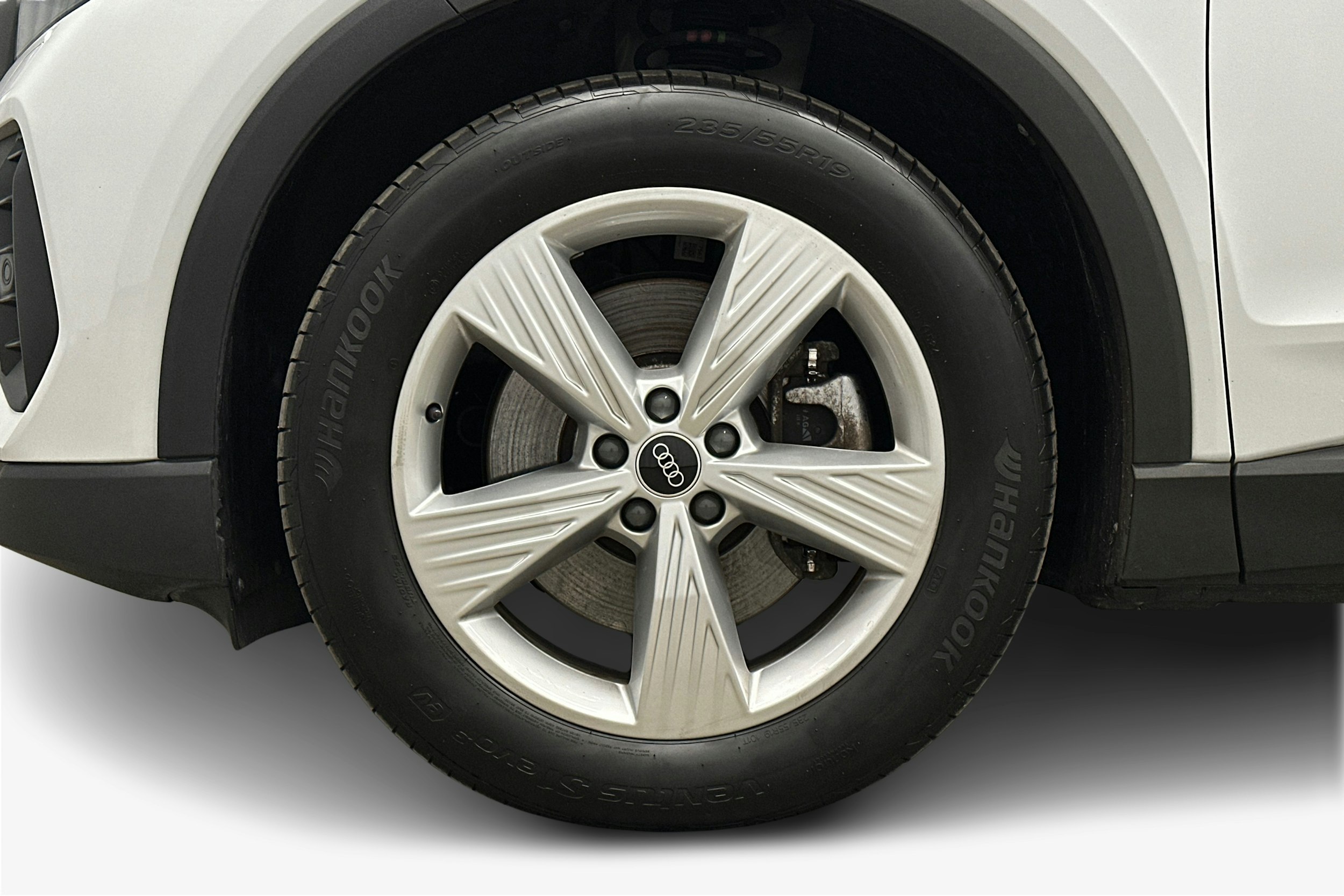 valkoinen Audi Q4 e-tron 2024 kuva 11.