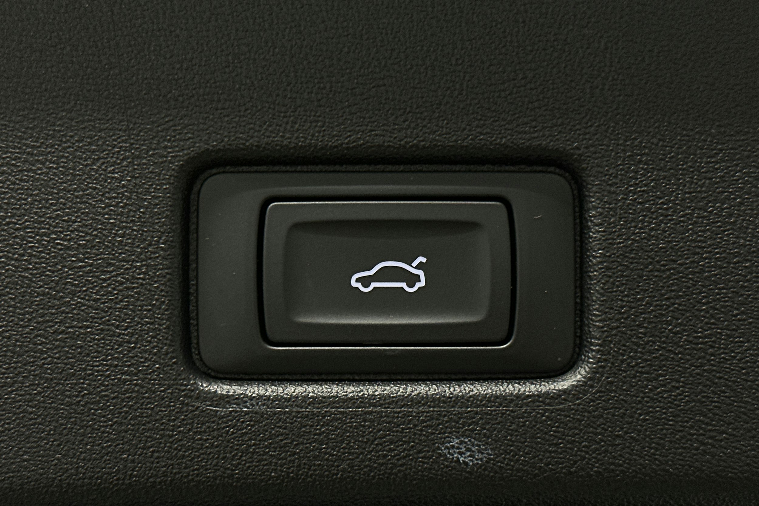valkoinen Audi Q4 e-tron 2024 kuva 15.