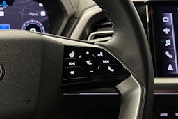 valkoinen Audi Q4 e-tron 2024 kuva 19.