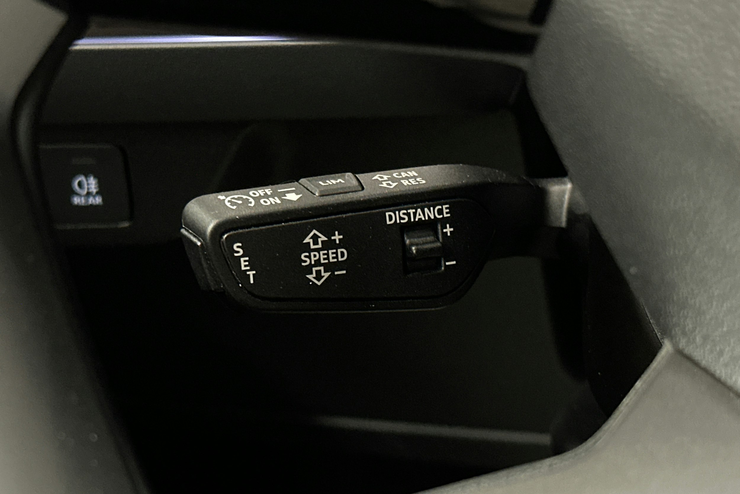 valkoinen Audi Q4 e-tron 2024 kuva 20.