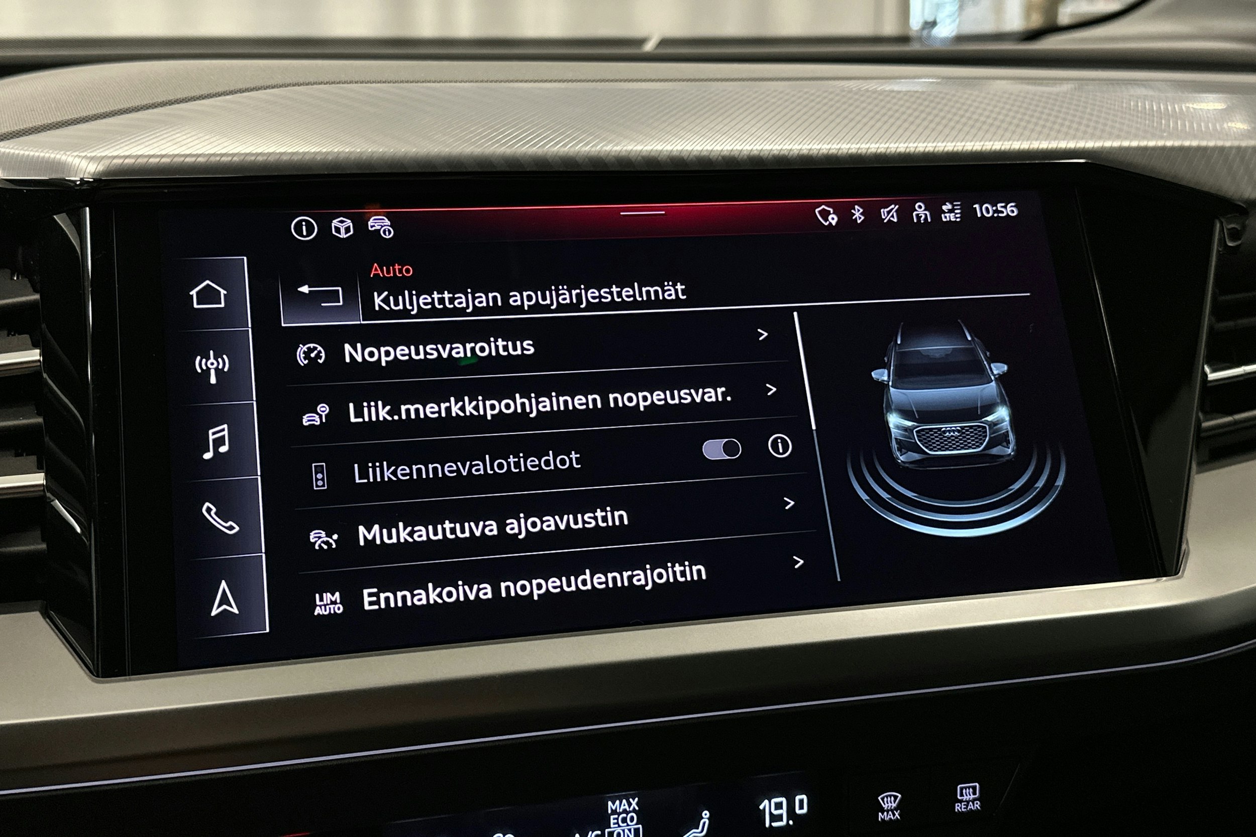valkoinen Audi Q4 e-tron 2024 kuva 26.