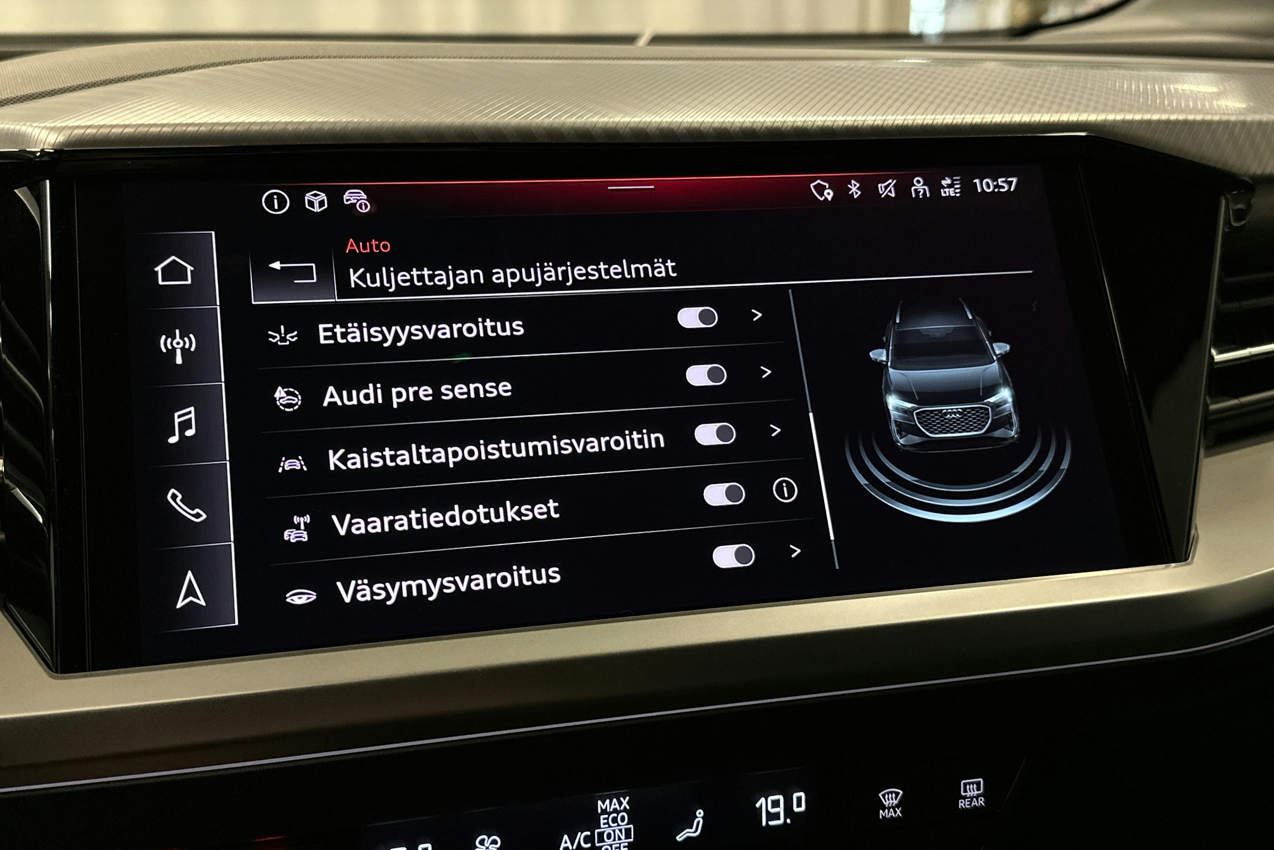 valkoinen Audi Q4 e-tron 2024 kuva 27.