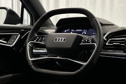 valkoinen Audi Q4 e-tron 2025 kuva 18.