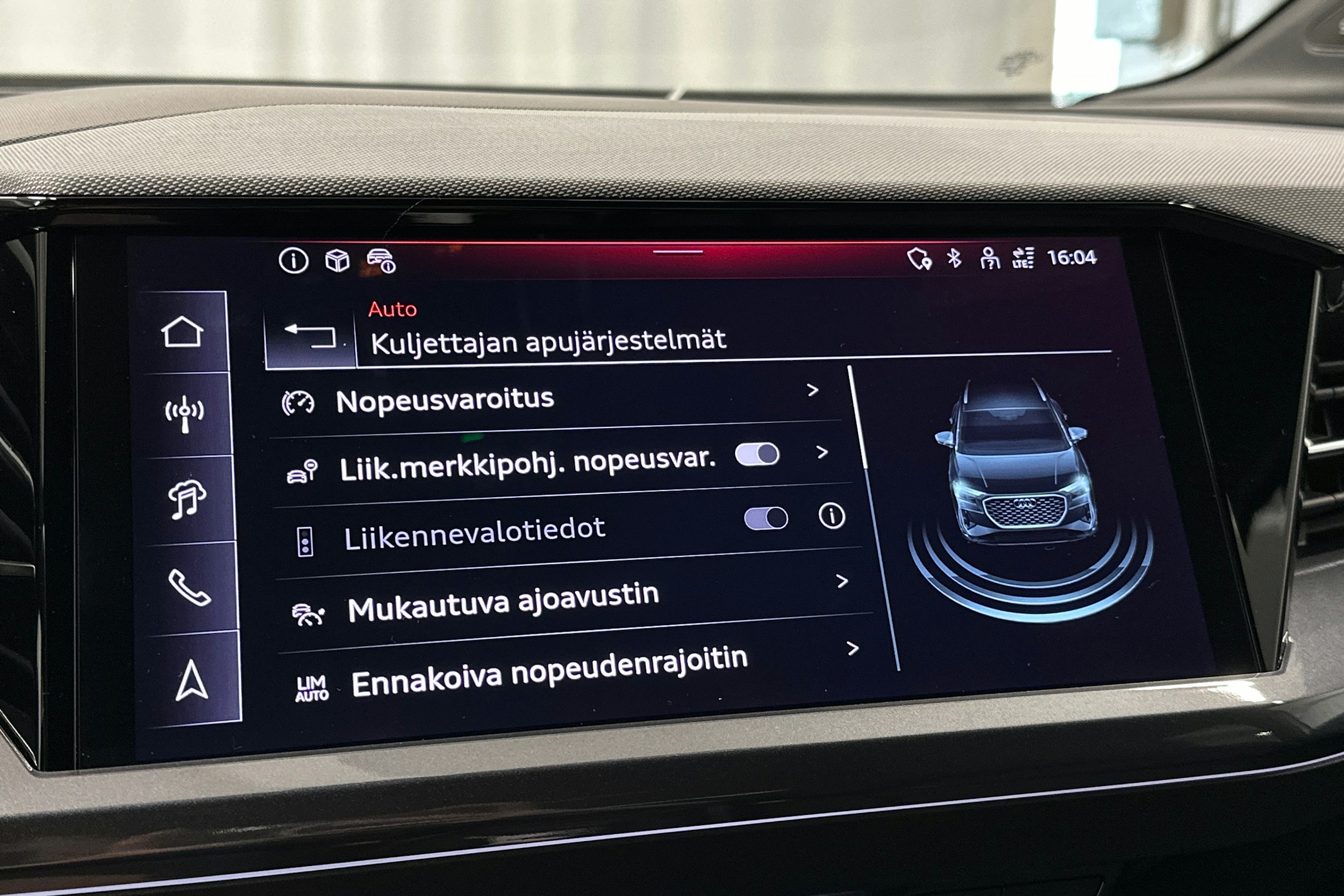 valkoinen Audi Q4 e-tron 2025 kuva 27.