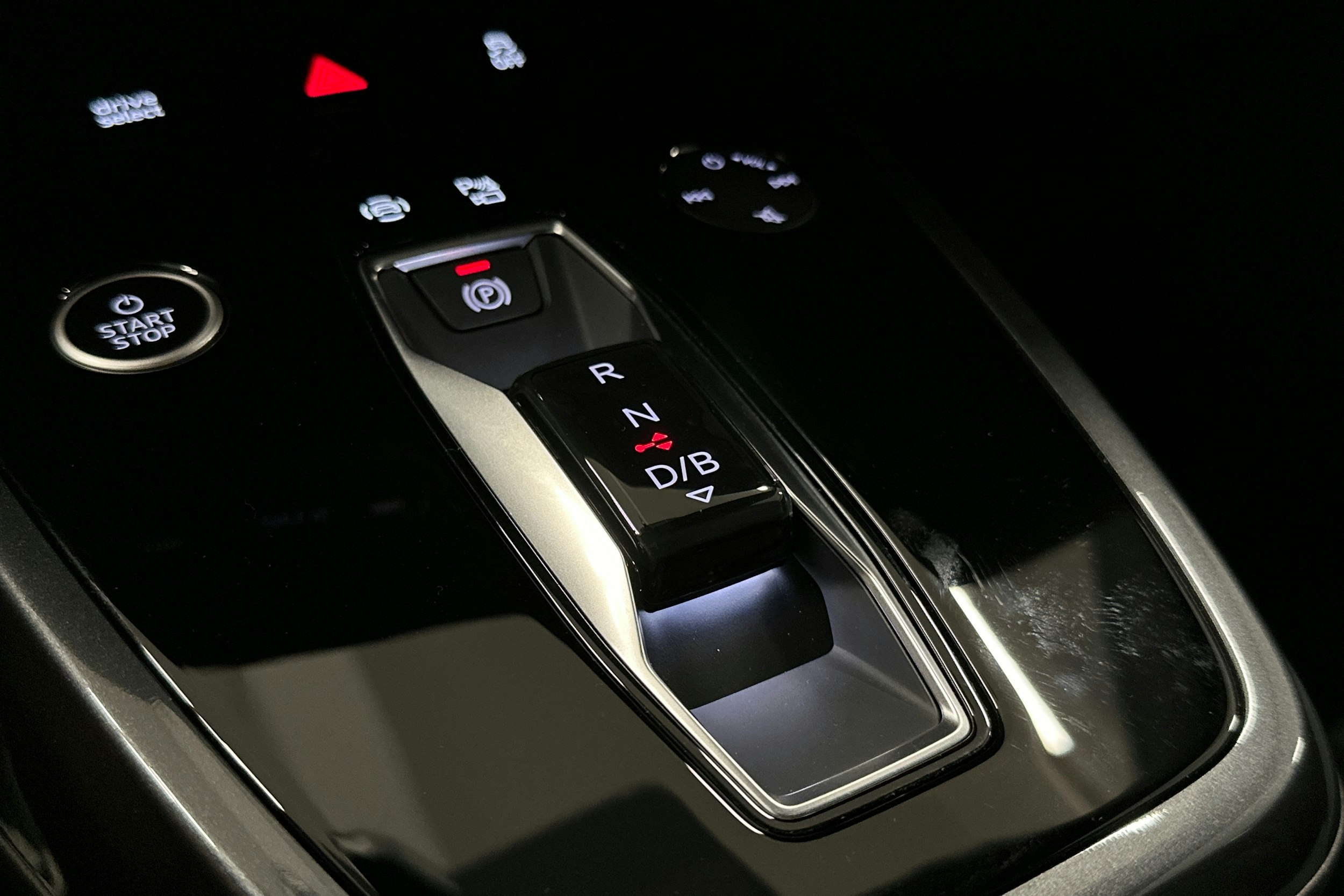 valkoinen Audi Q4 e-tron 2025 kuva 31.