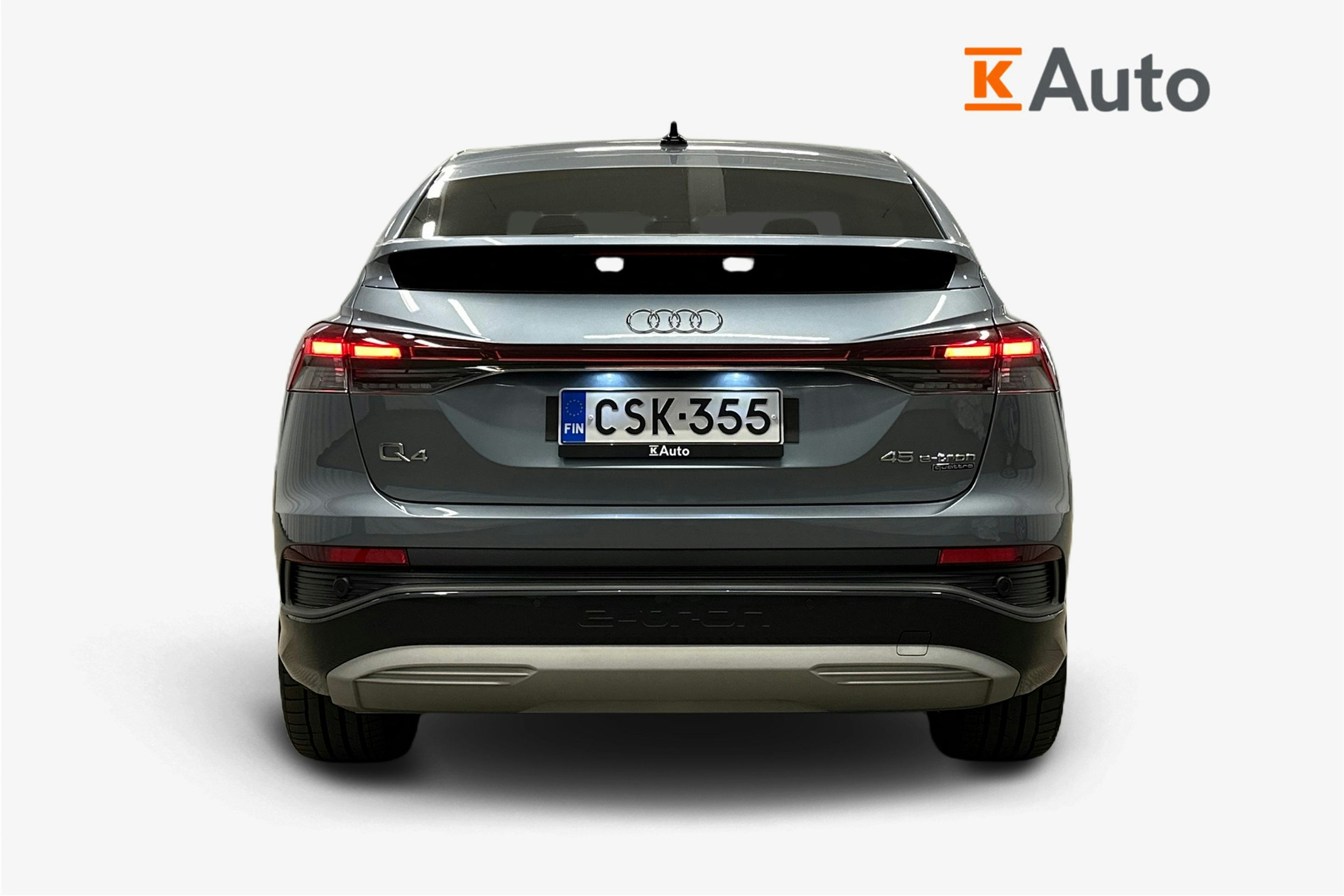 sininen Audi Q4 e-tron 2024 kuva 3.