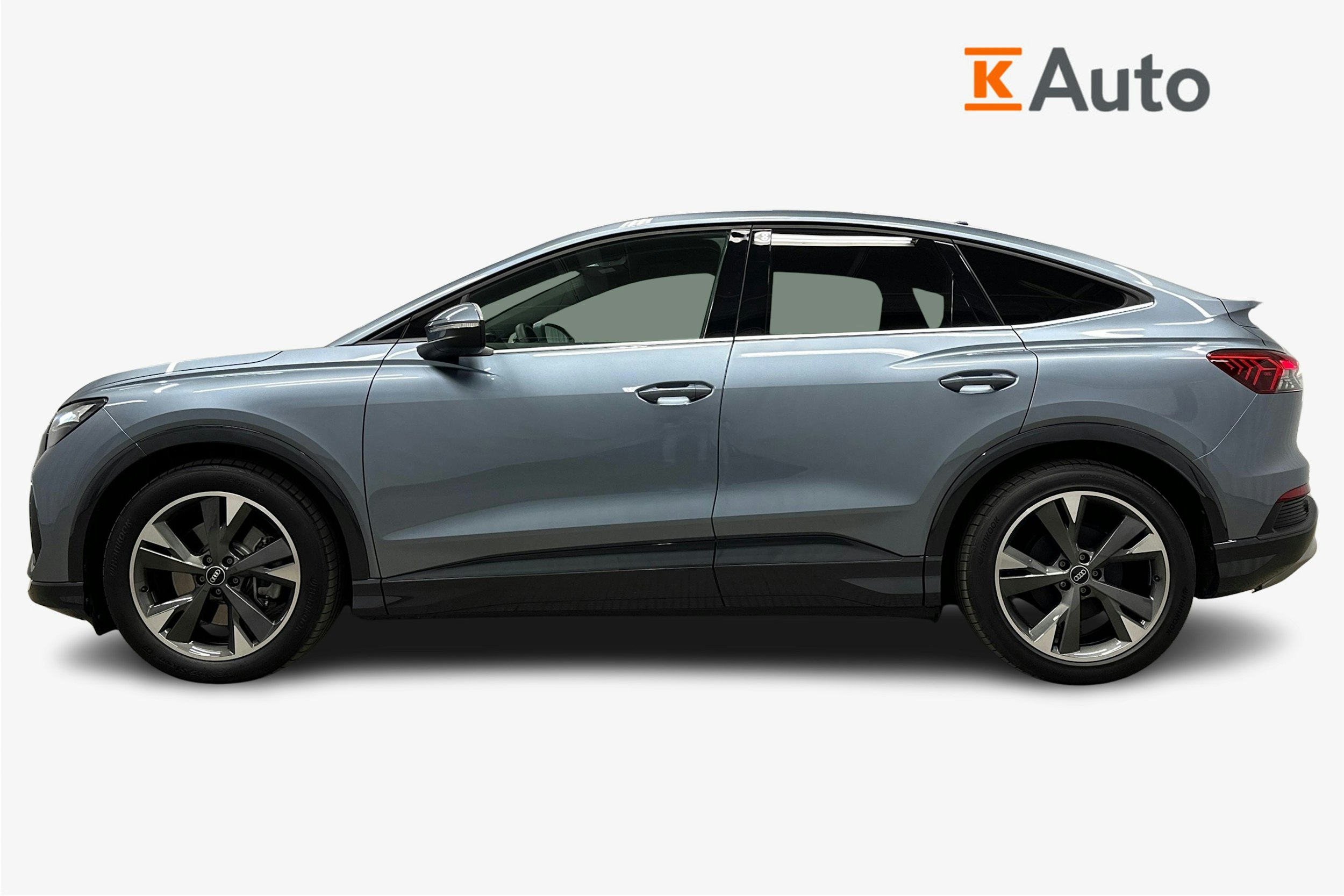 sininen Audi Q4 e-tron 2024 kuva 6.