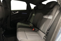 sininen Audi Q4 e-tron 2024 kuva 10.