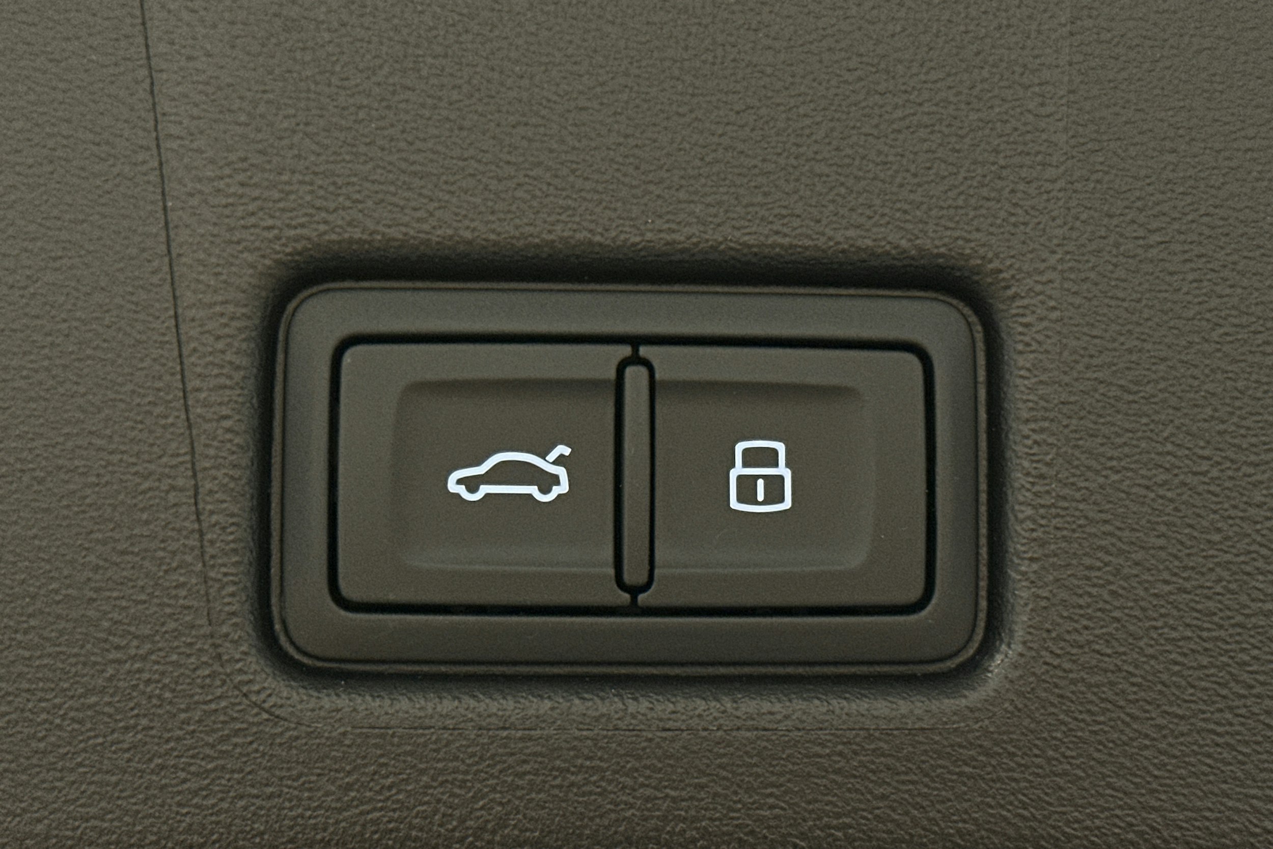 sininen Audi Q4 e-tron 2024 kuva 15.