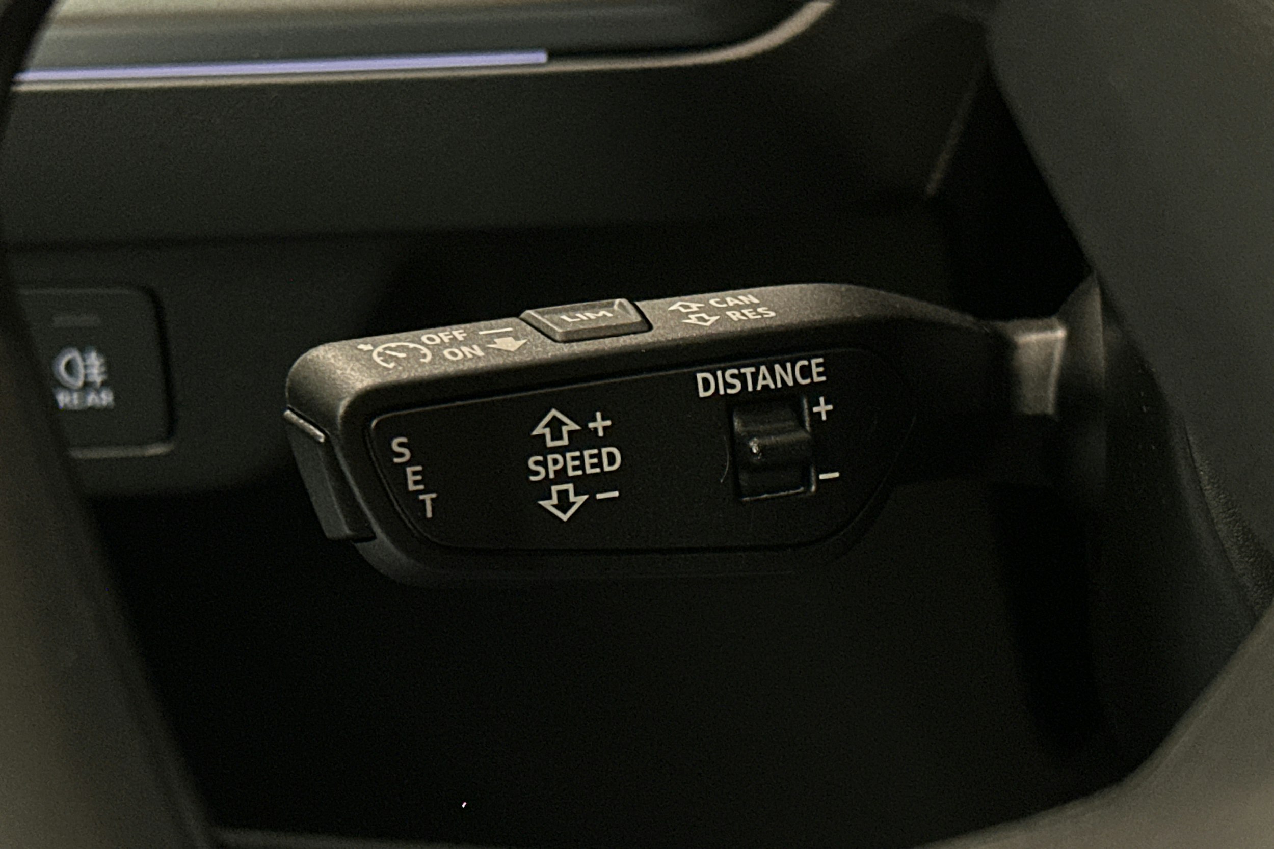 sininen Audi Q4 e-tron 2024 kuva 22.